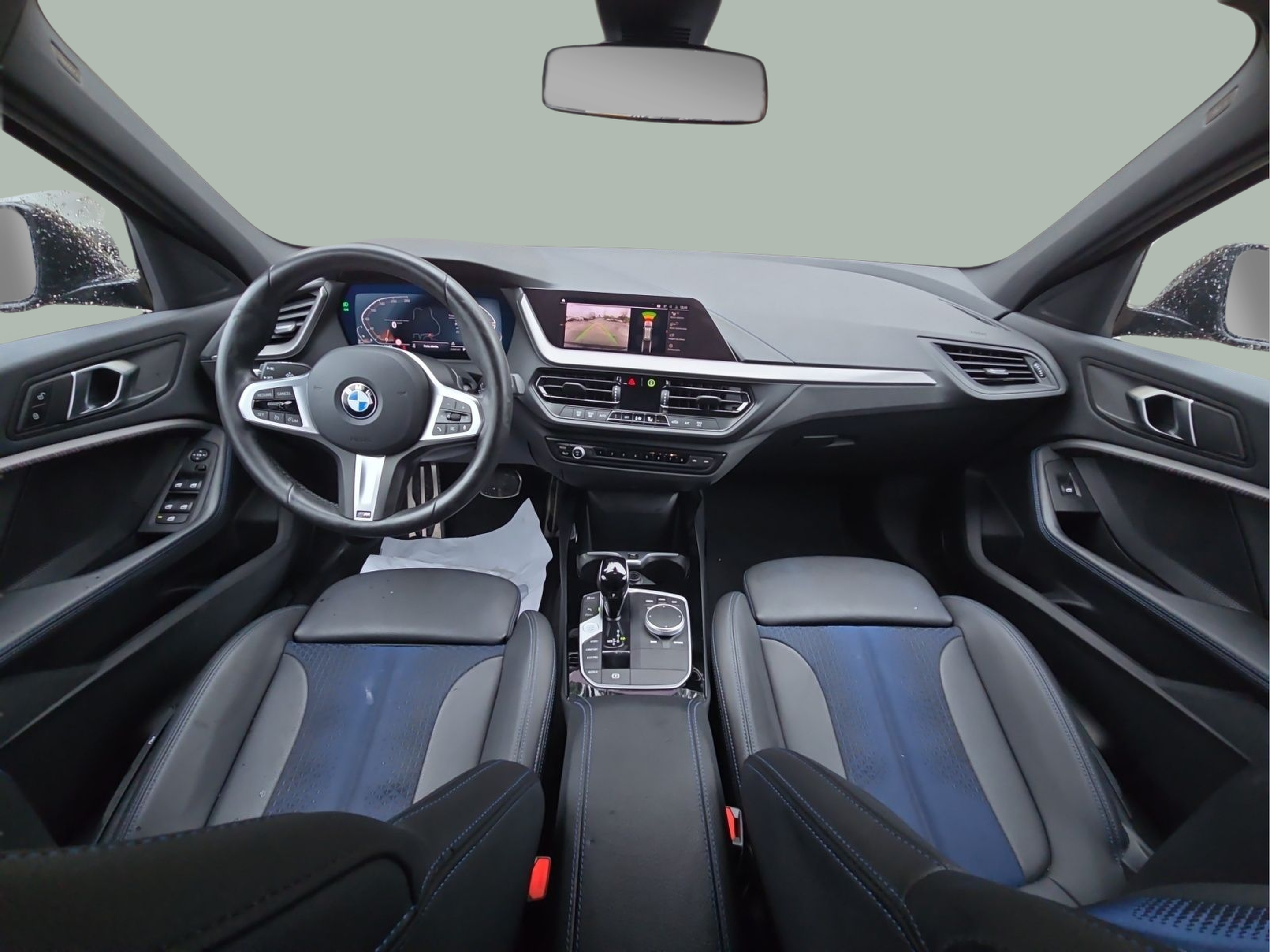 BMW Série 1 116d color Negro. Año 2024. 85KW(116CV). Diesel. En concesionario MCoutinho Bomcar Coimbra de Coimbra