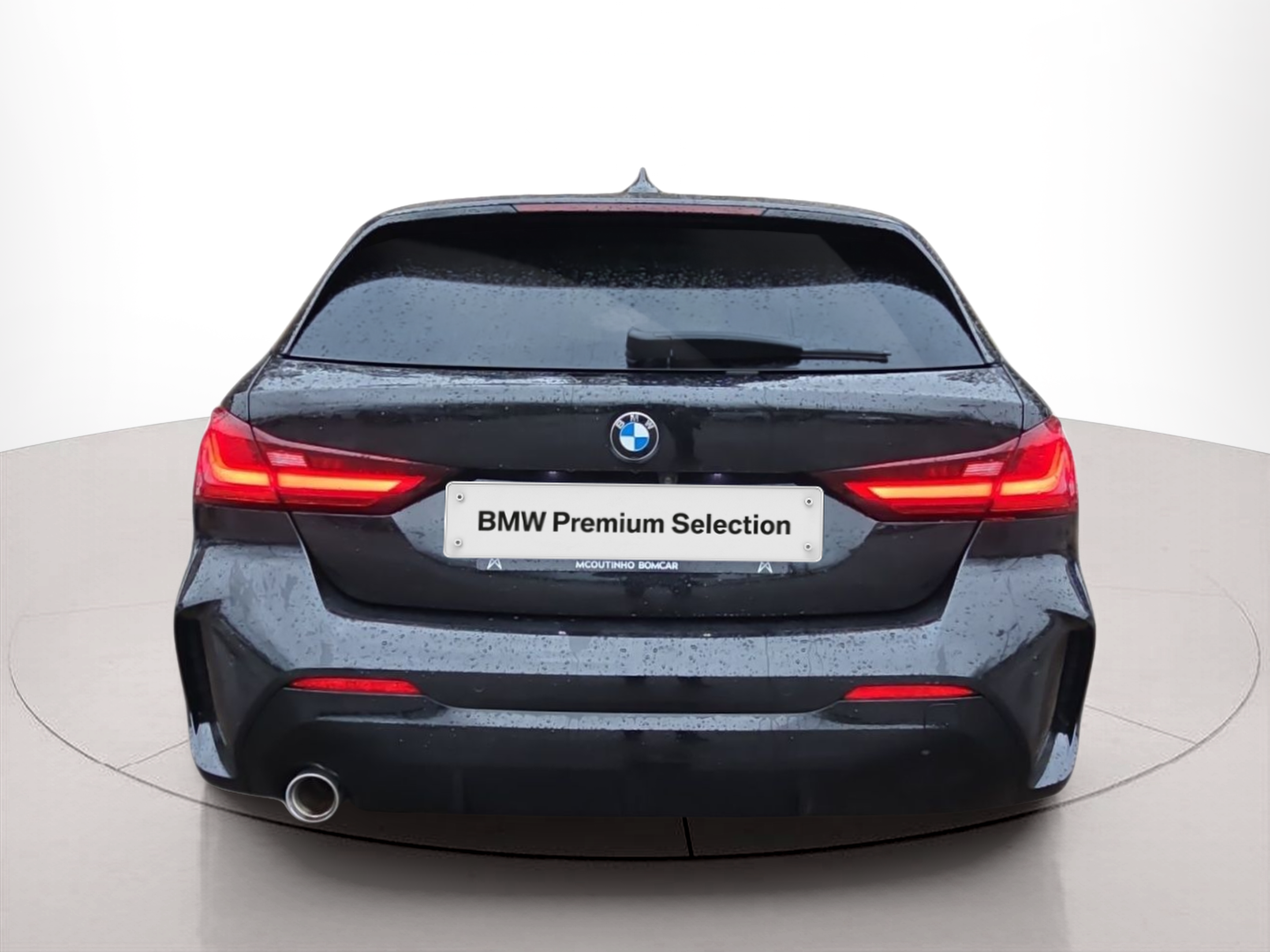 BMW Série 1 116d color Negro. Año 2024. 85KW(116CV). Diesel. En concesionario MCoutinho Bomcar Coimbra de Coimbra