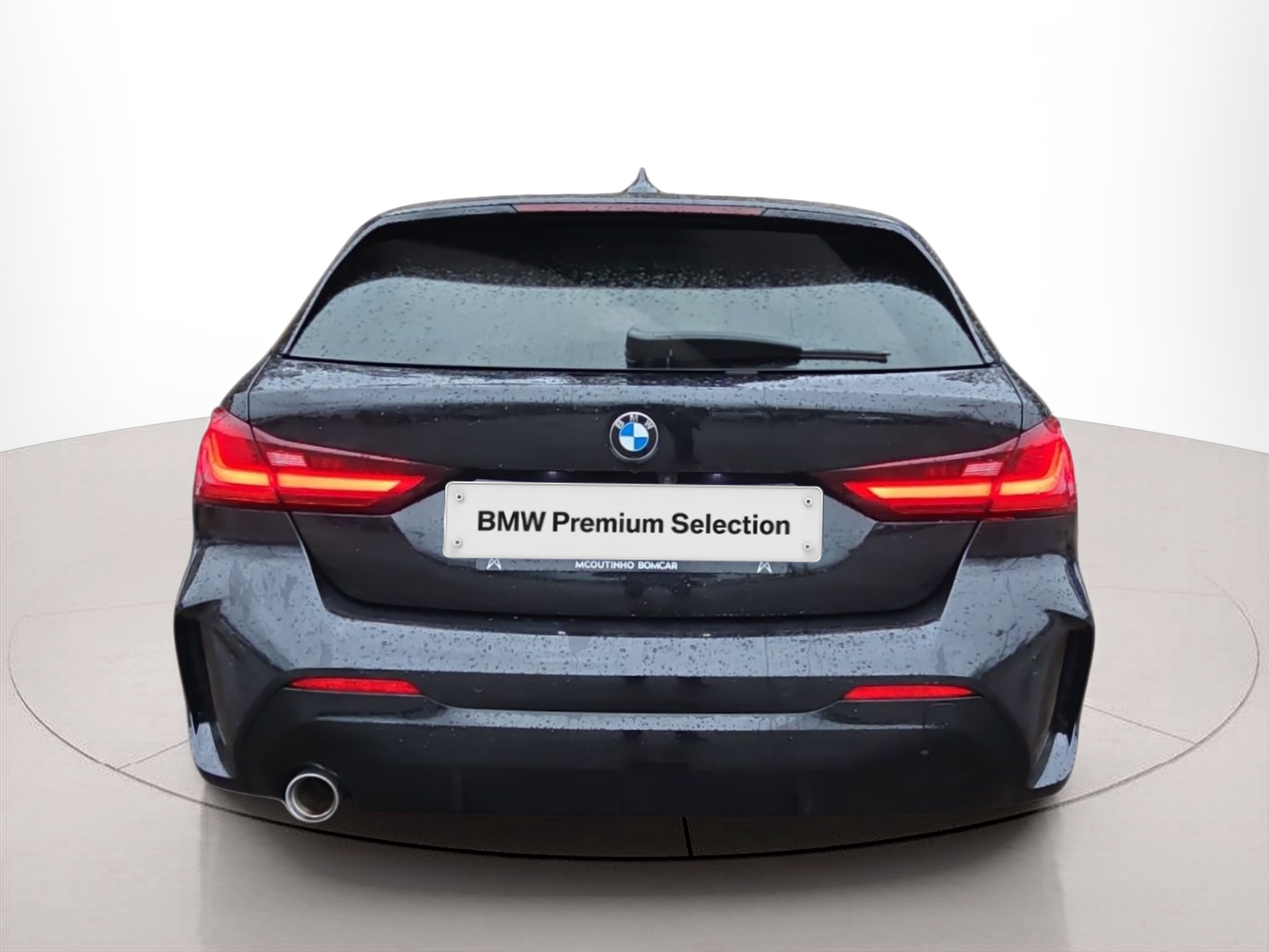 BMW Série 1 116d color Negro. Año 2024. 85KW(116CV). Diesel. En concesionario MCoutinho Bomcar Coimbra de Coimbra