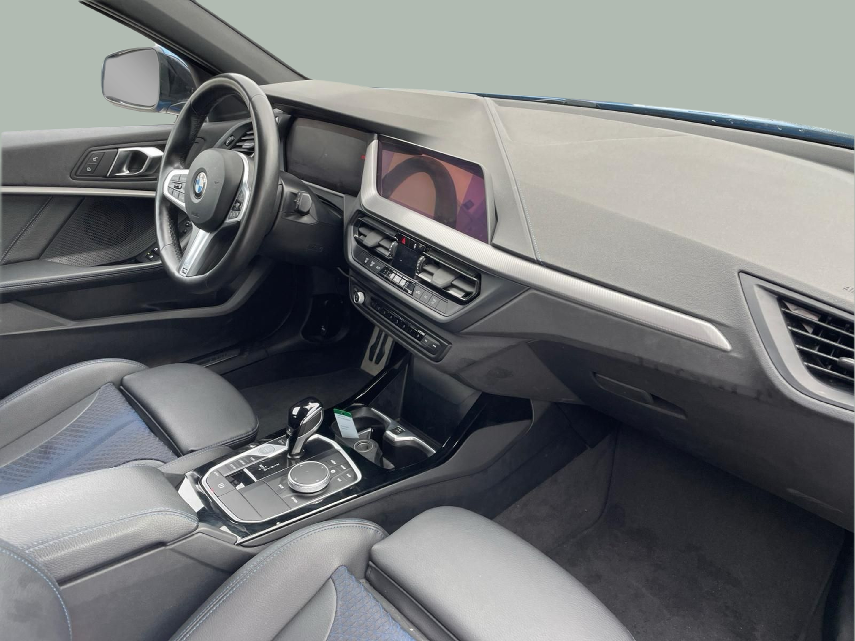 BMW Série 1 116d color Azul. Año 2024. 85KW(116CV). Diesel. En concesionario MCoutinho - Viseu de Viseu