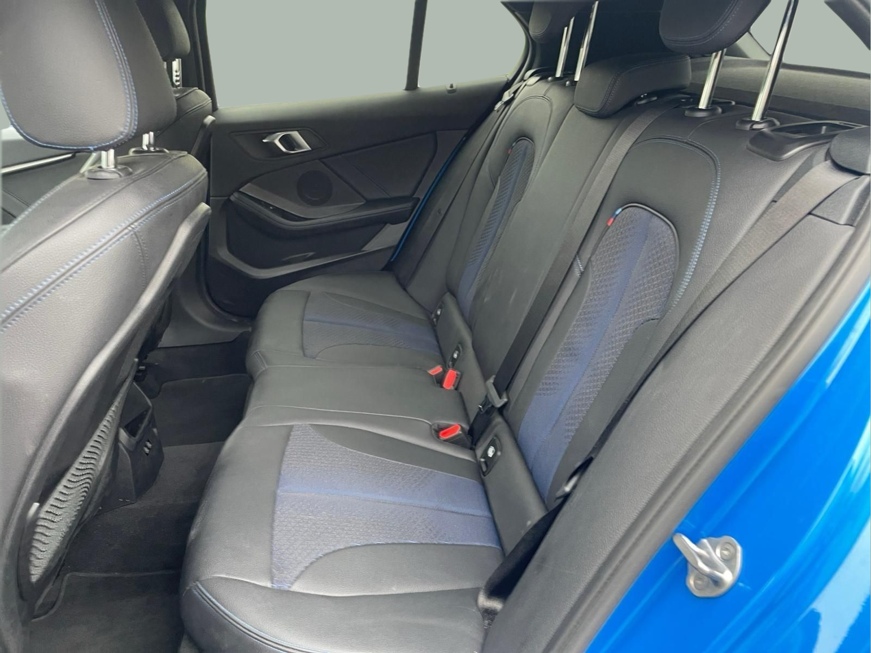 BMW Série 1 116d color Azul. Año 2024. 85KW(116CV). Diesel. En concesionario MCoutinho - Viseu de Viseu