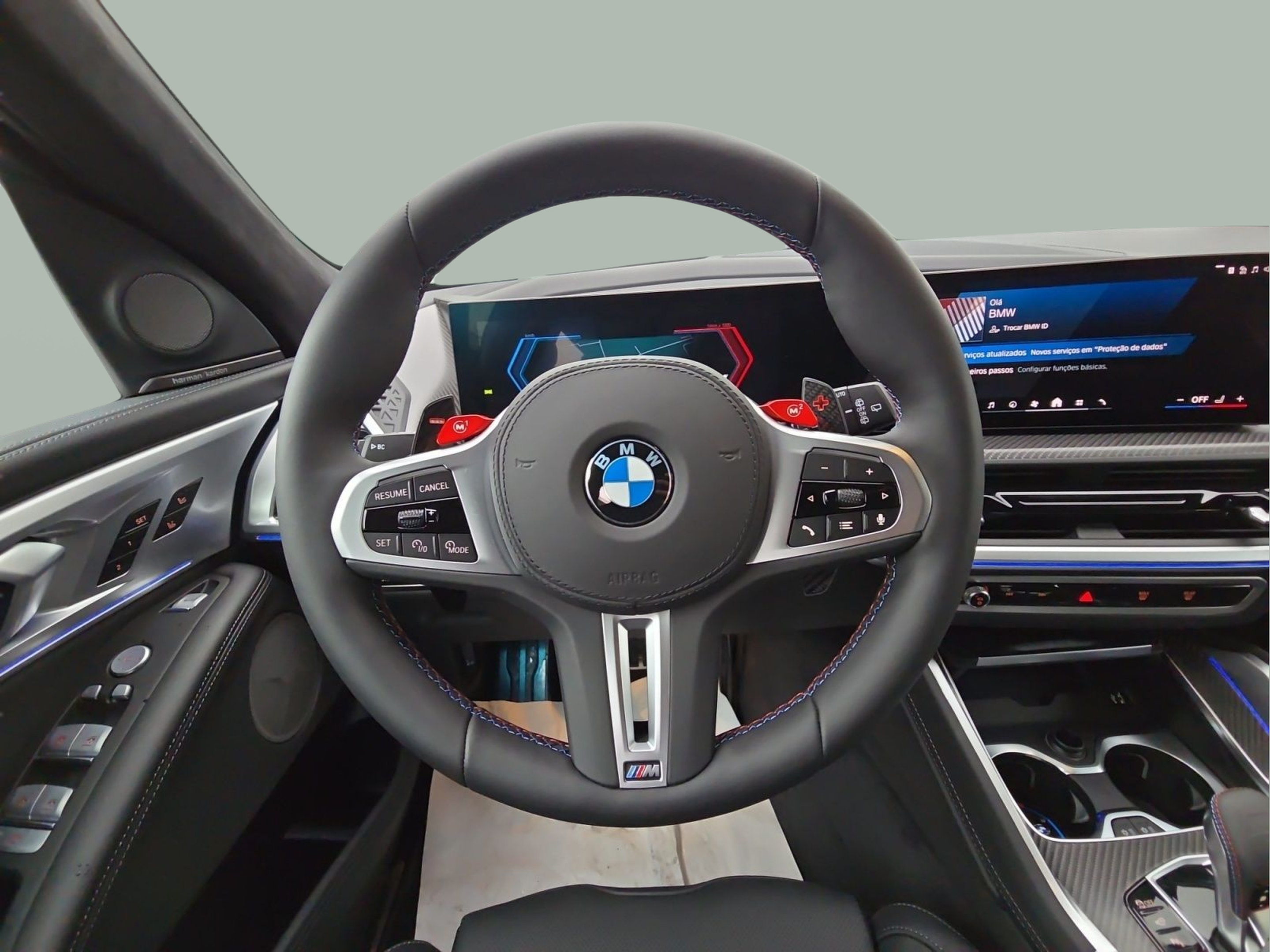 BMW XM 50e color Negro. Año 2026. 350KW(476CV). Elétrico / Gasolina Híbrido. En concesionario MCoutinho Bomcar Leiria de Leiria