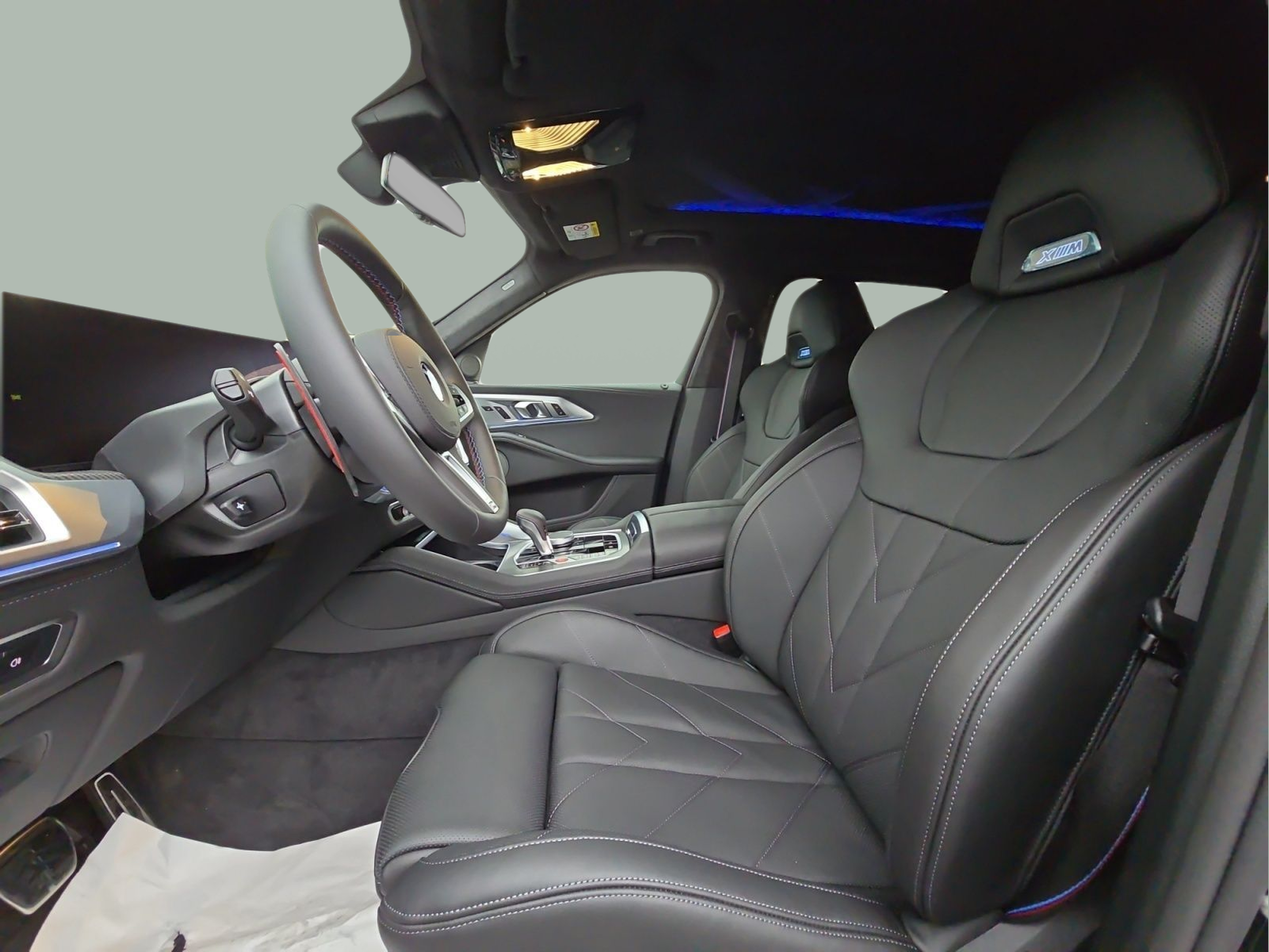 BMW XM 50e color Negro. Año 2026. 350KW(476CV). Elétrico / Gasolina Híbrido. En concesionario MCoutinho Bomcar Leiria de Leiria