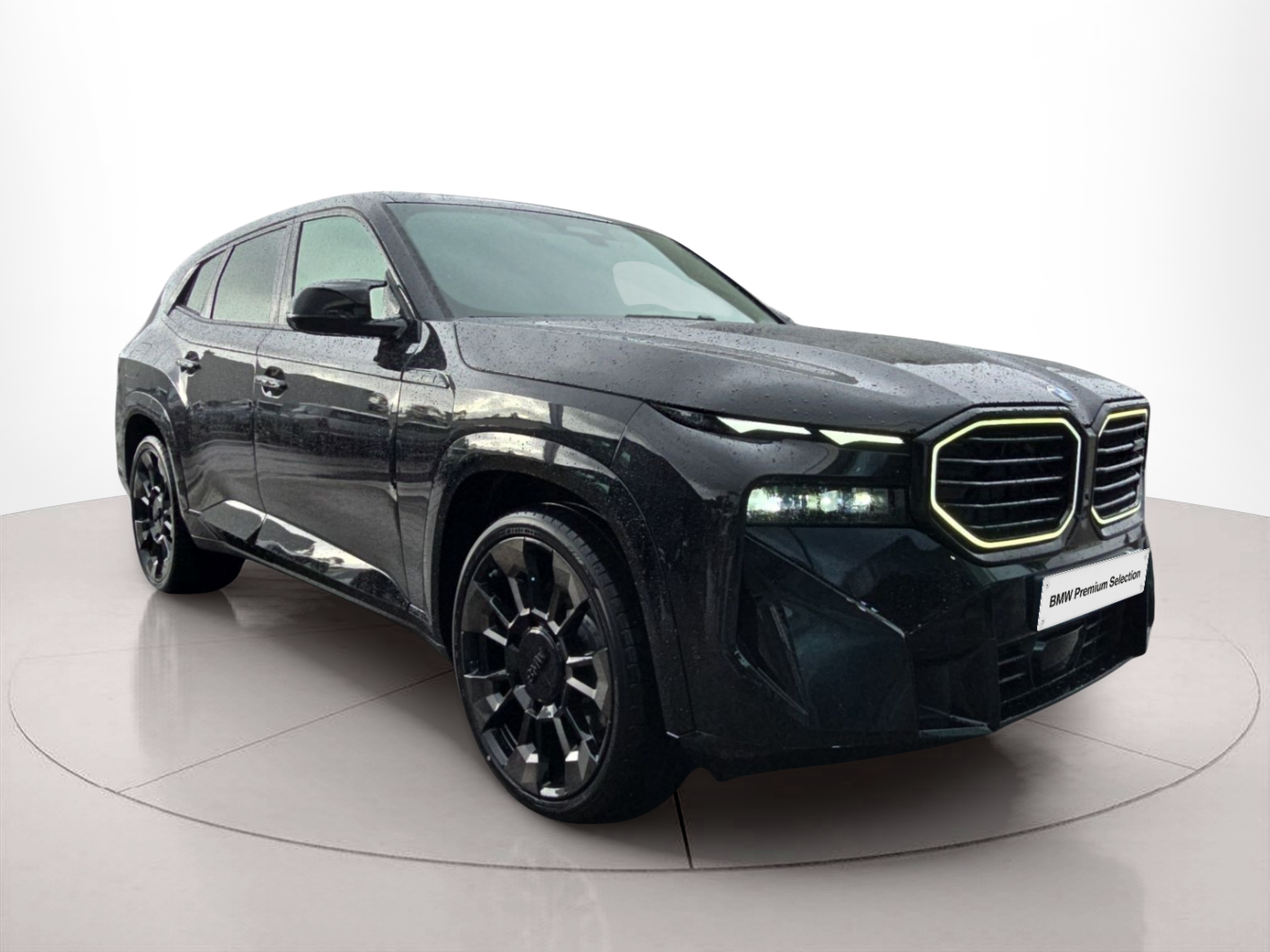 BMW XM 50e color Negro. Año 2026. 350KW(476CV). Elétrico / Gasolina Híbrido. En concesionario MCoutinho Bomcar Leiria de Leiria