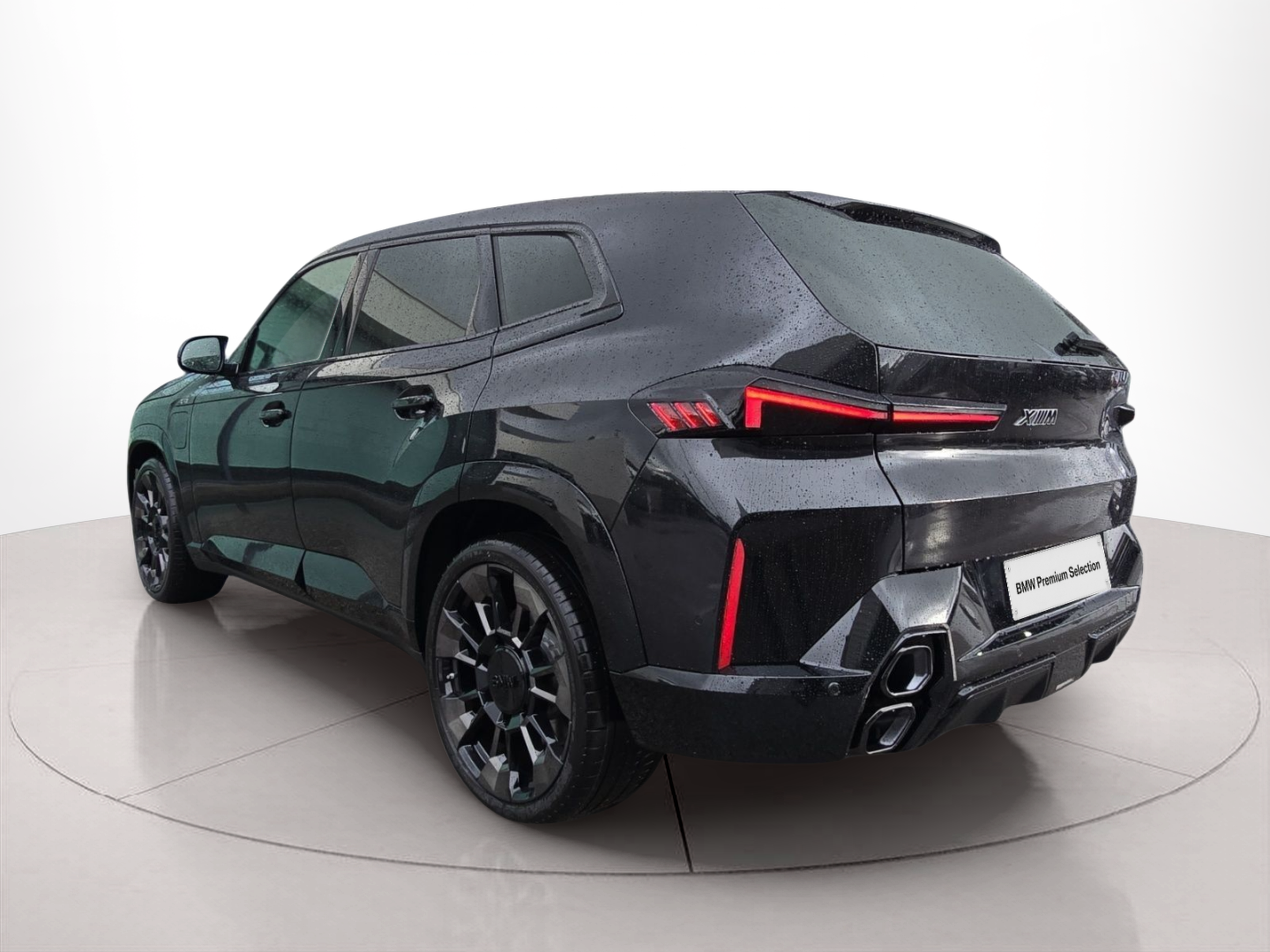 BMW XM 50e color Negro. Año 2026. 350KW(476CV). Elétrico / Gasolina Híbrido. En concesionario MCoutinho Bomcar Leiria de Leiria