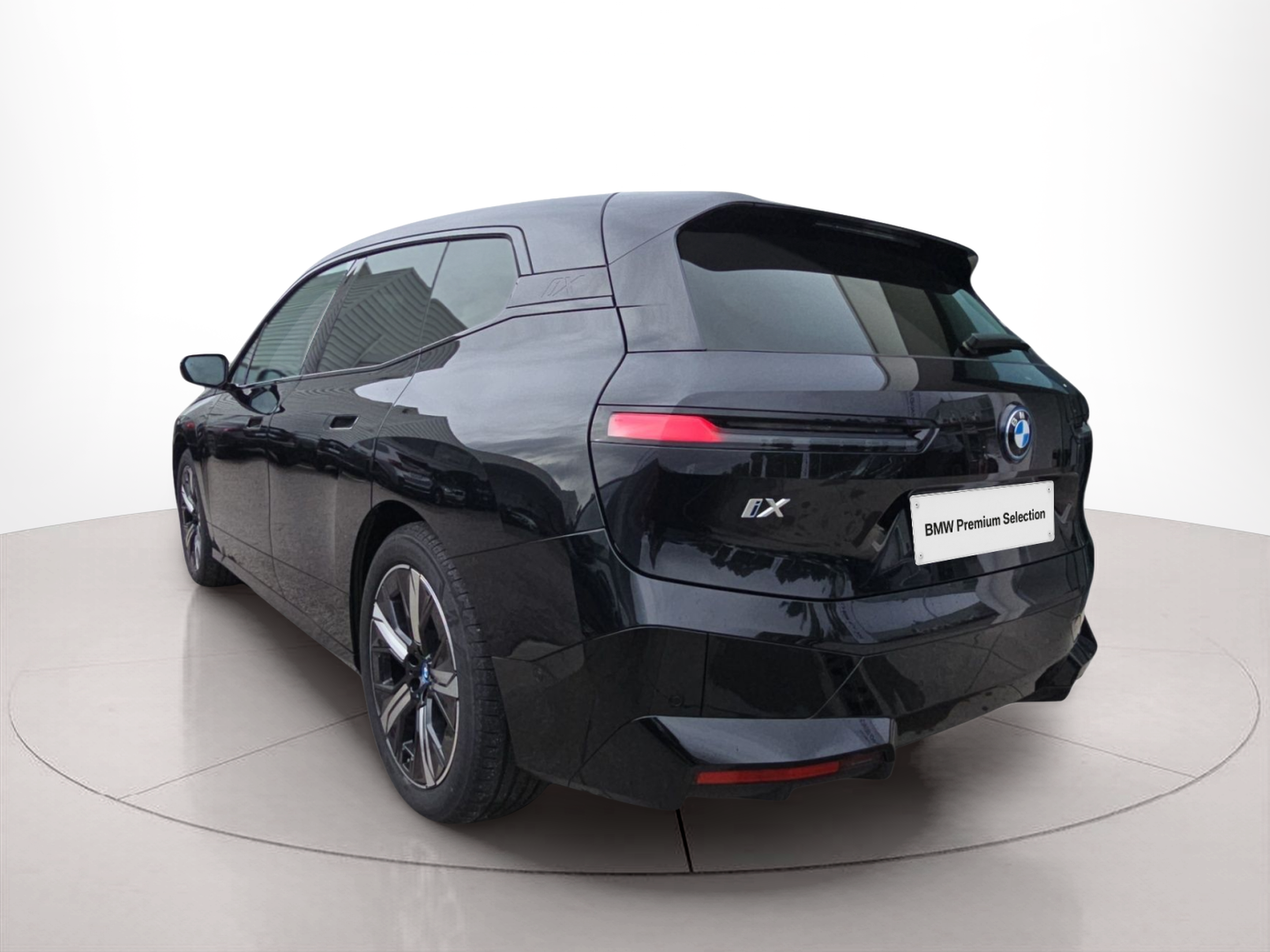 BMW iX xDrive40 color Negro. Año 2025. 240KW(326CV). Elétrico. En concesionario MCoutinho Bomcar Leiria de Leiria