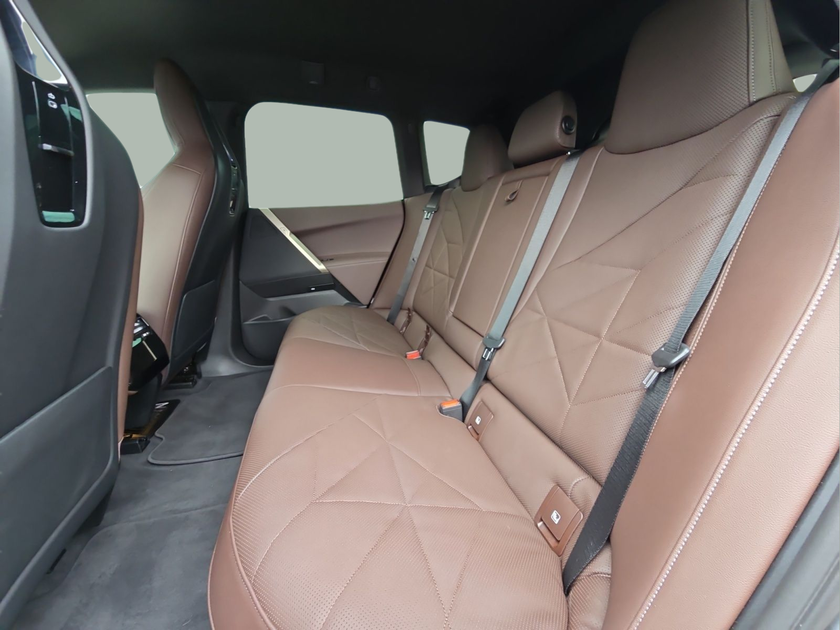 BMW iX xDrive40 color Negro. Año 2025. 240KW(326CV). Elétrico. En concesionario MCoutinho Bomcar Leiria de Leiria