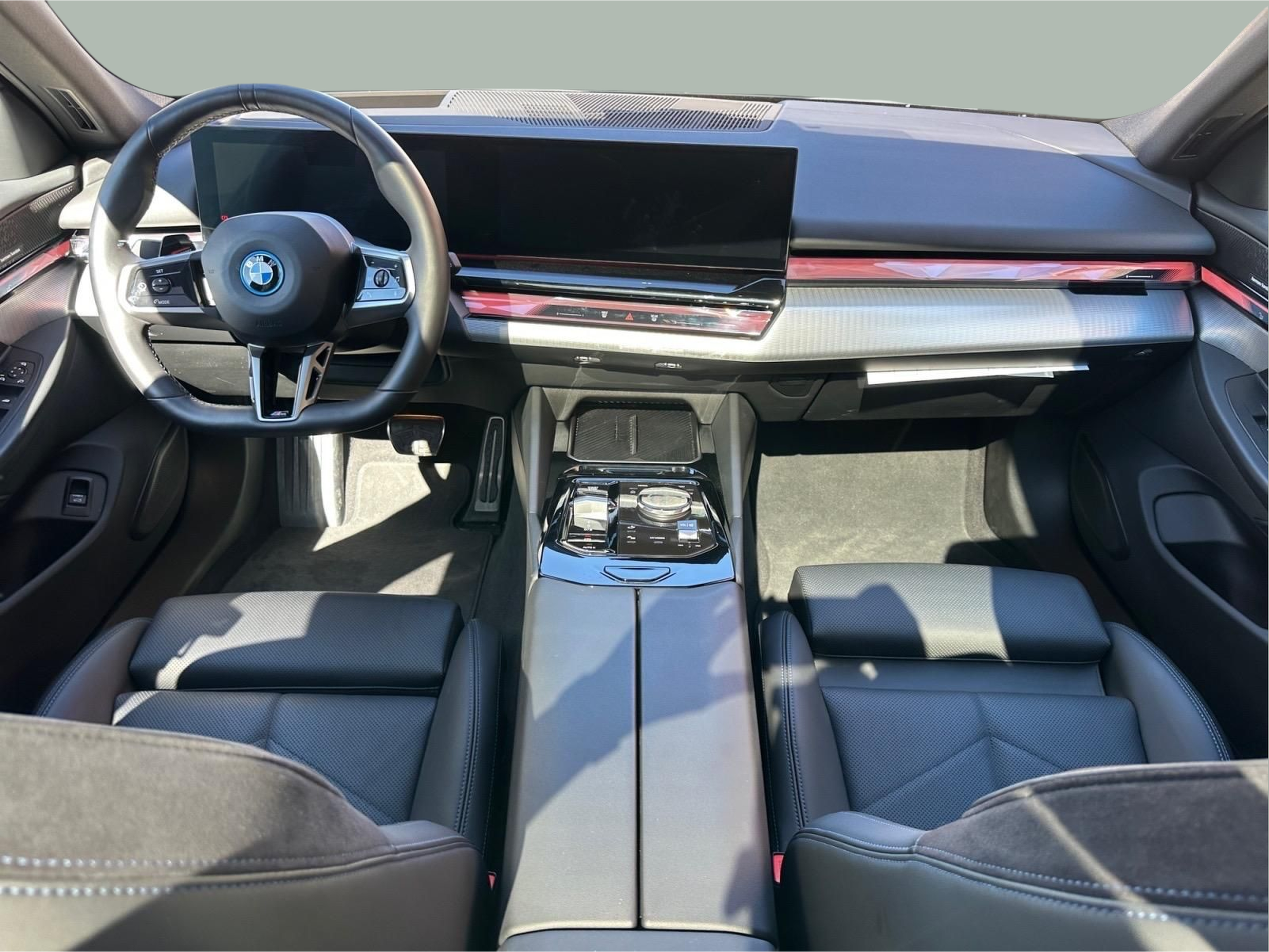 BMW i5 eDrive40 color Verde. Año 2024. 250KW(340CV). Elétrico. En concesionario MCoutinho - Vila Real de Vila Real