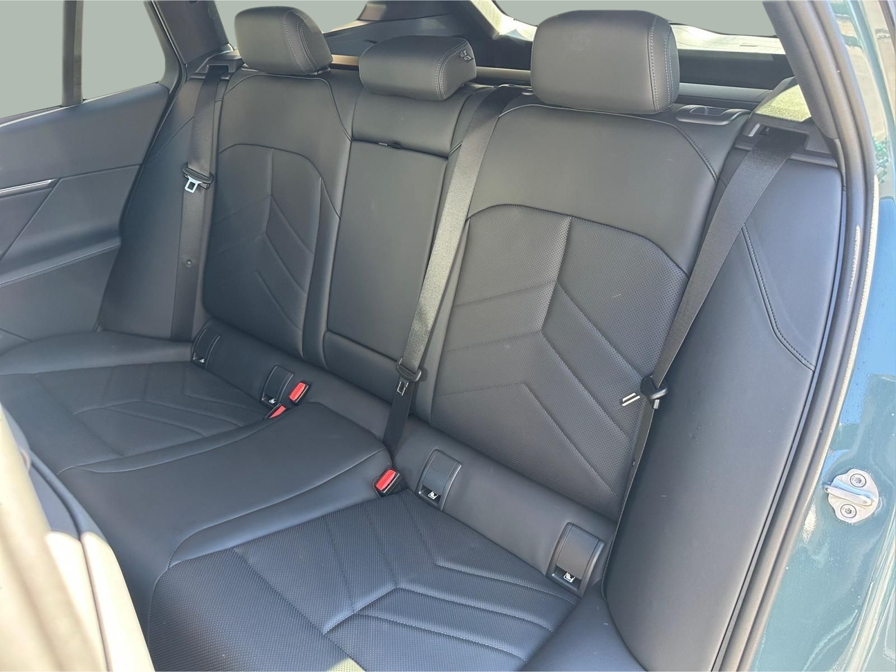 BMW i5 eDrive40 color Verde. Año 2024. 250KW(340CV). Elétrico. En concesionario MCoutinho - Vila Real de Vila Real