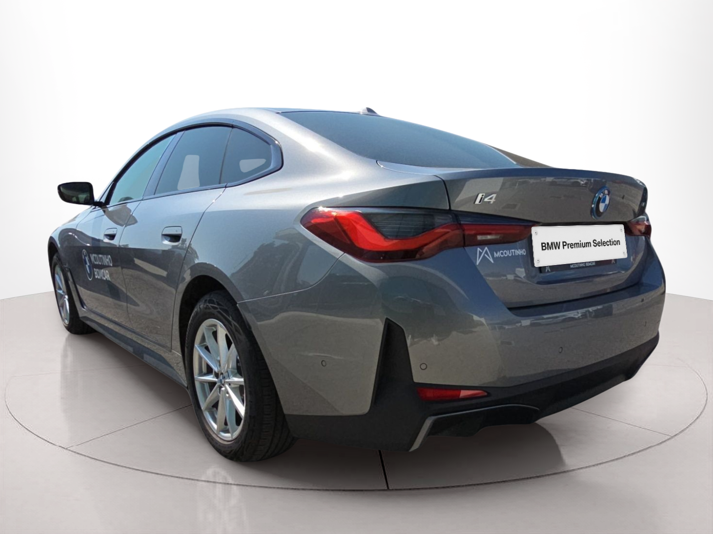 BMW i4 i4 eDrive40 color Gris. Año 2025. 250KW(340CV). Elétrico. En concesionario MCoutinho Bomcar Leiria de Leiria