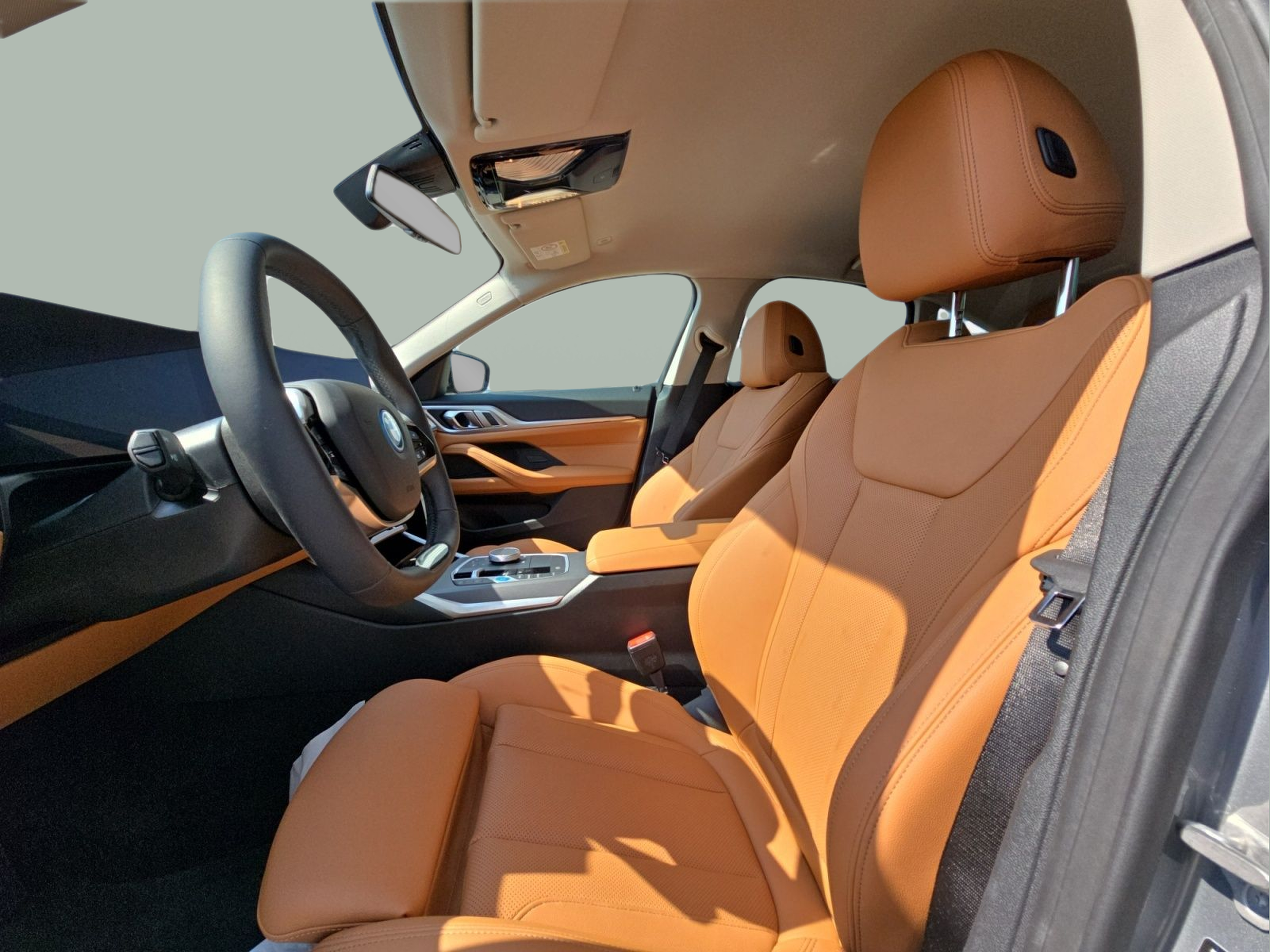 BMW i4 i4 eDrive40 color Gris. Año 2025. 250KW(340CV). Elétrico. En concesionario MCoutinho Bomcar Leiria de Leiria