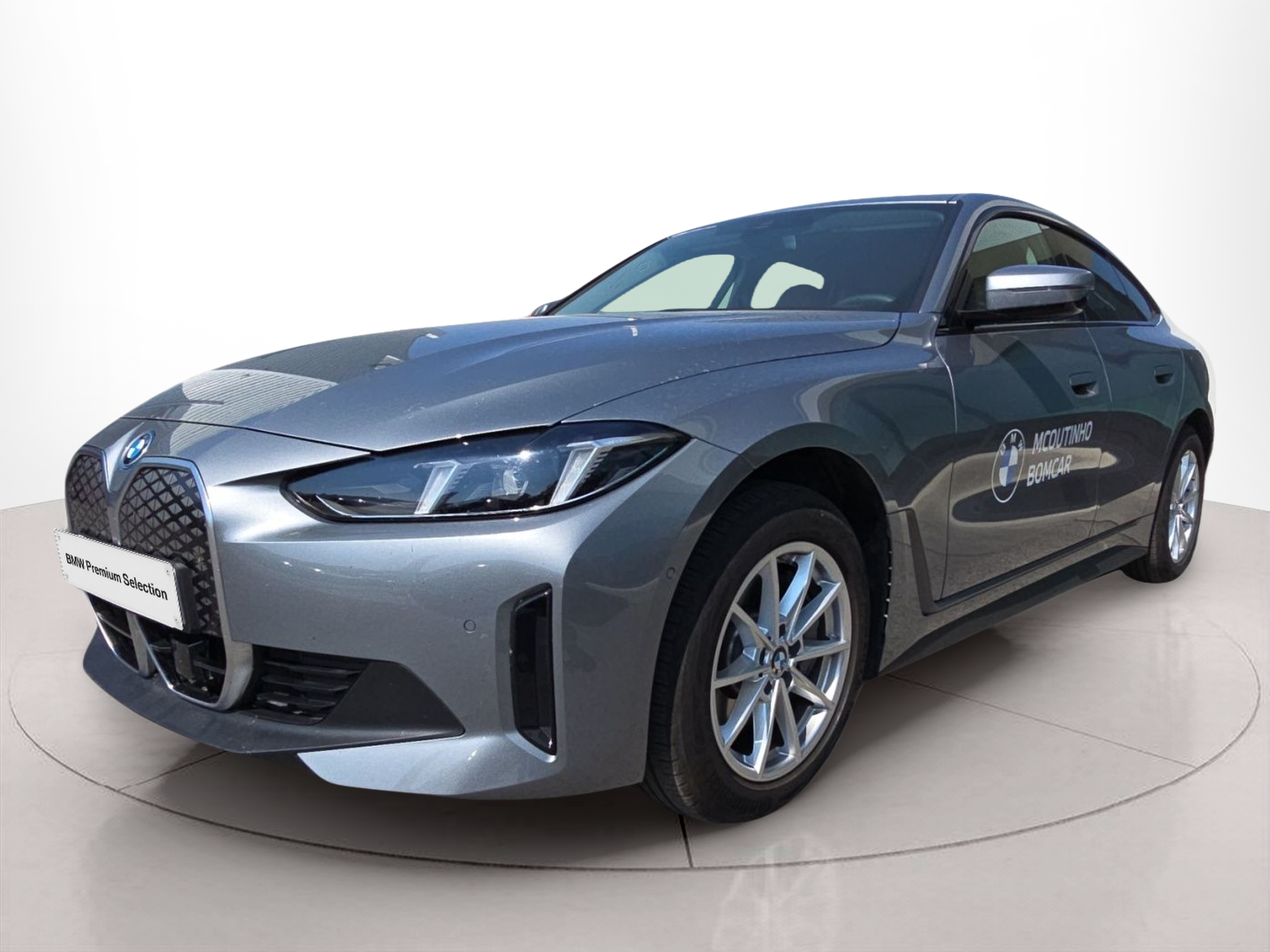 Fotos de BMW i4 i4 eDrive40 color Gris. Año 2025. 250KW(340CV). Elétrico. En concesionario MCoutinho Bomcar Leiria de Leiria