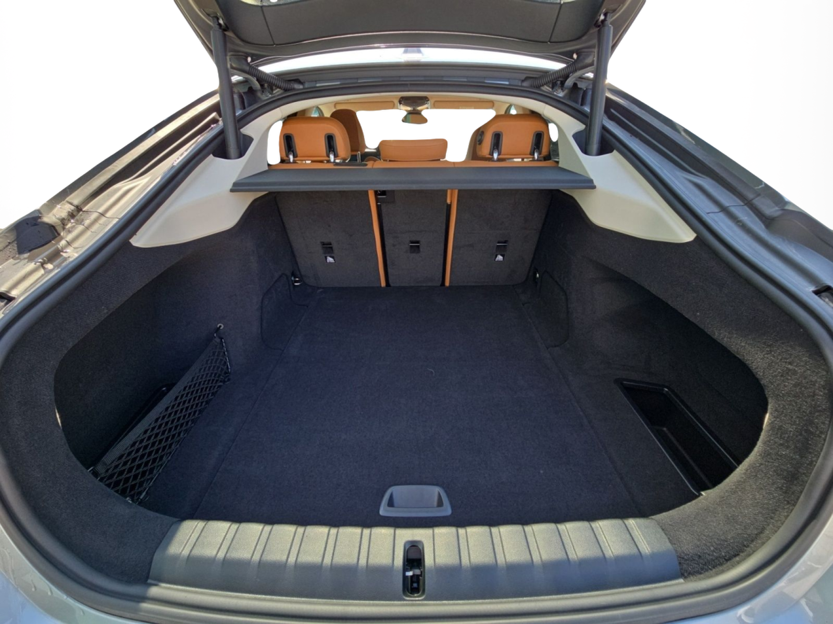 BMW i4 i4 eDrive40 color Gris. Año 2025. 250KW(340CV). Elétrico. En concesionario MCoutinho Bomcar Leiria de Leiria