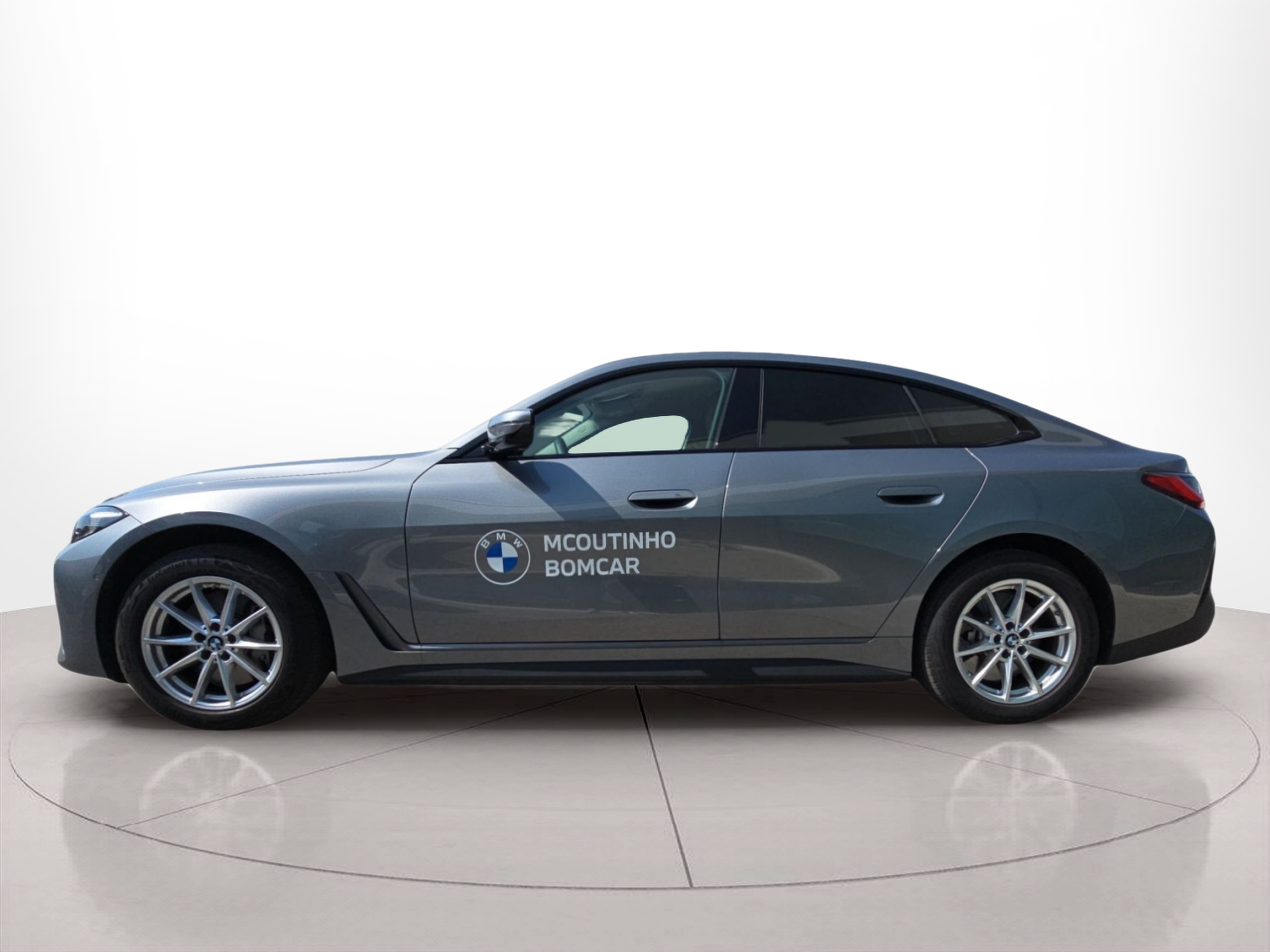 Fotos de BMW i4 i4 eDrive40 color Gris. Año 2025. 250KW(340CV). Elétrico. En concesionario MCoutinho Bomcar Leiria de Leiria