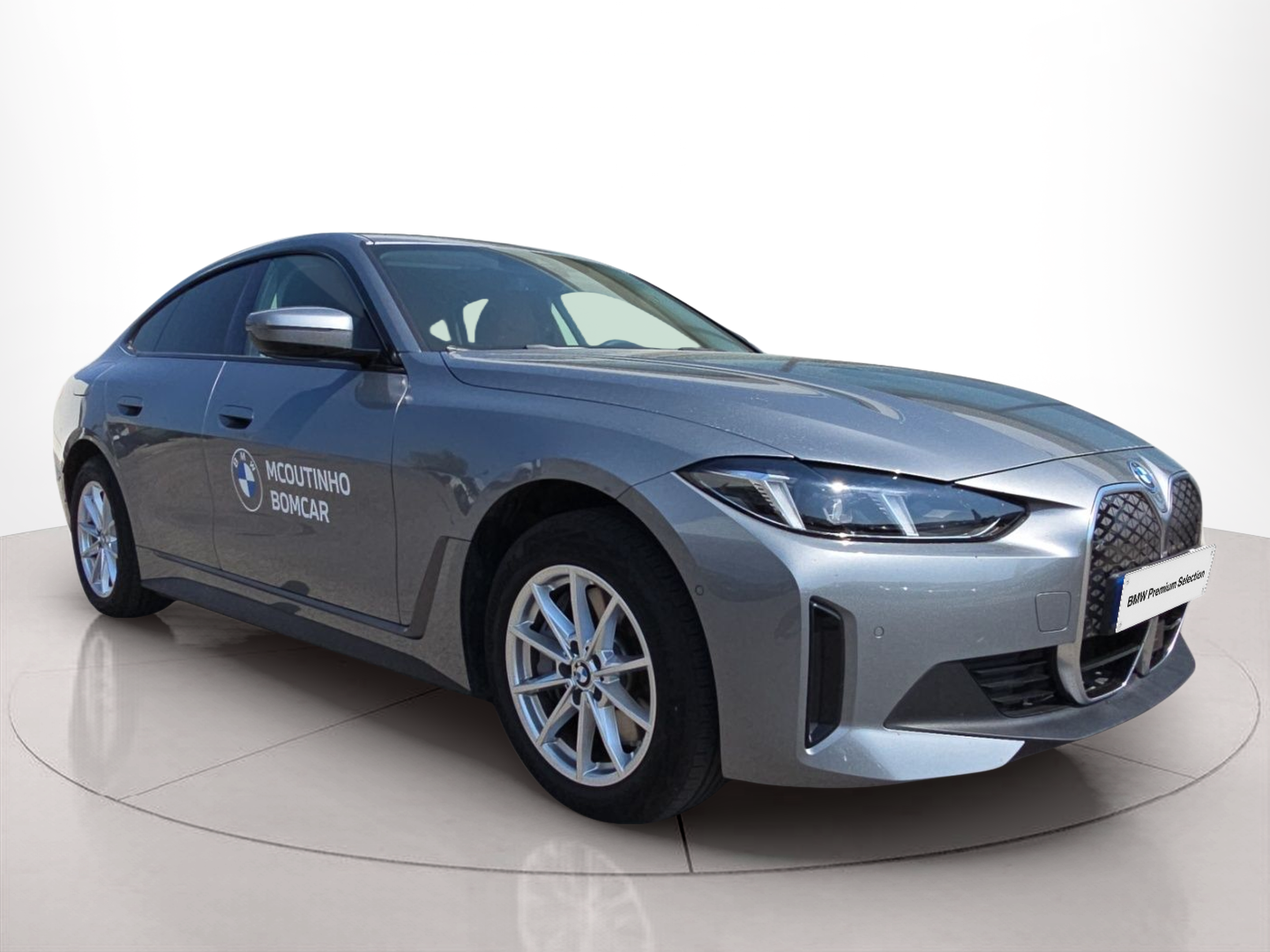 BMW i4 i4 eDrive40 color Gris. Año 2025. 250KW(340CV). Elétrico. En concesionario MCoutinho Bomcar Leiria de Leiria