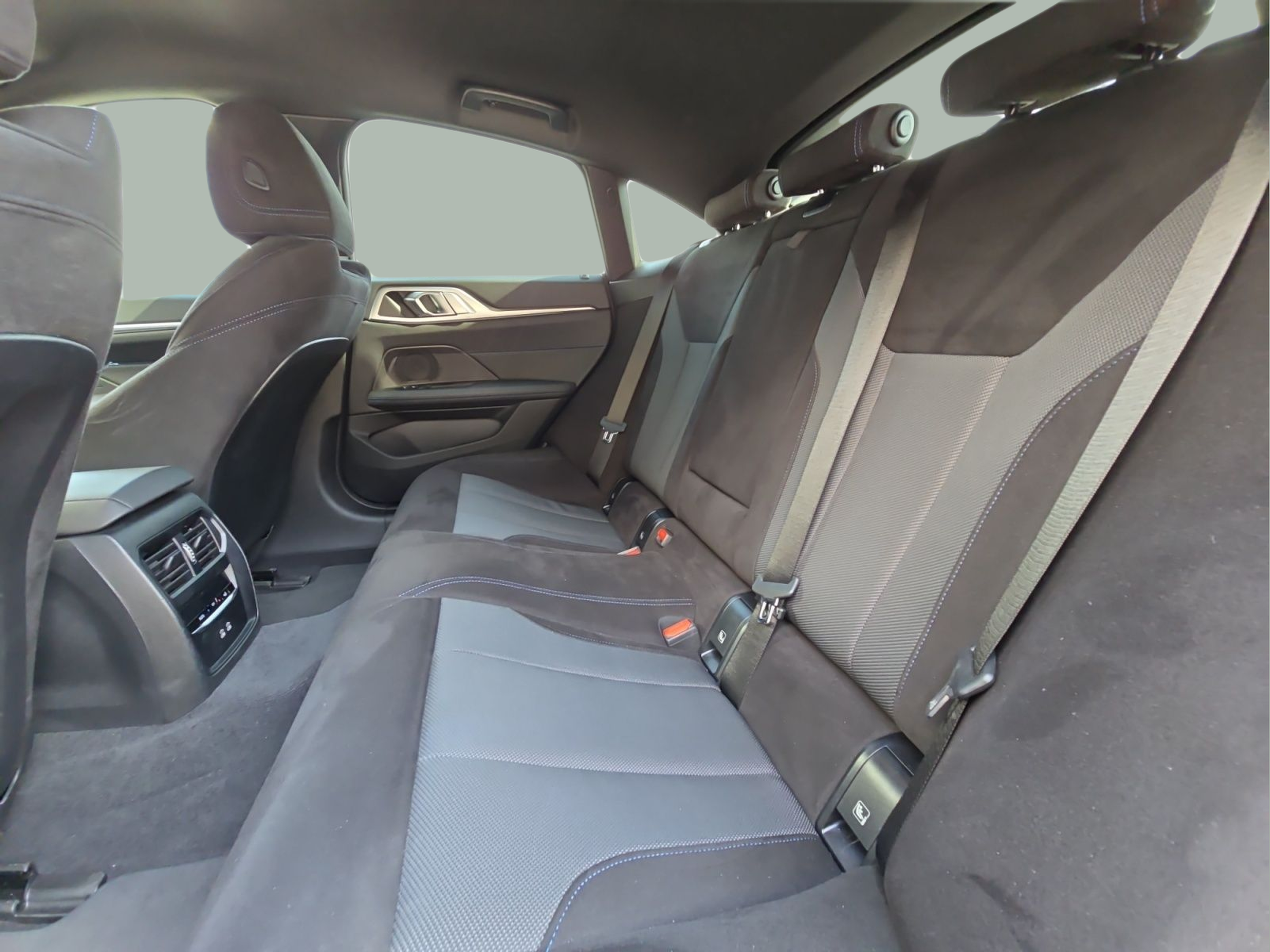 BMW i4 i4 eDrive40 color Azul. Año 2024. 250KW(340CV). Elétrico. En concesionario MCoutinho Bomcar Coimbra de Coimbra