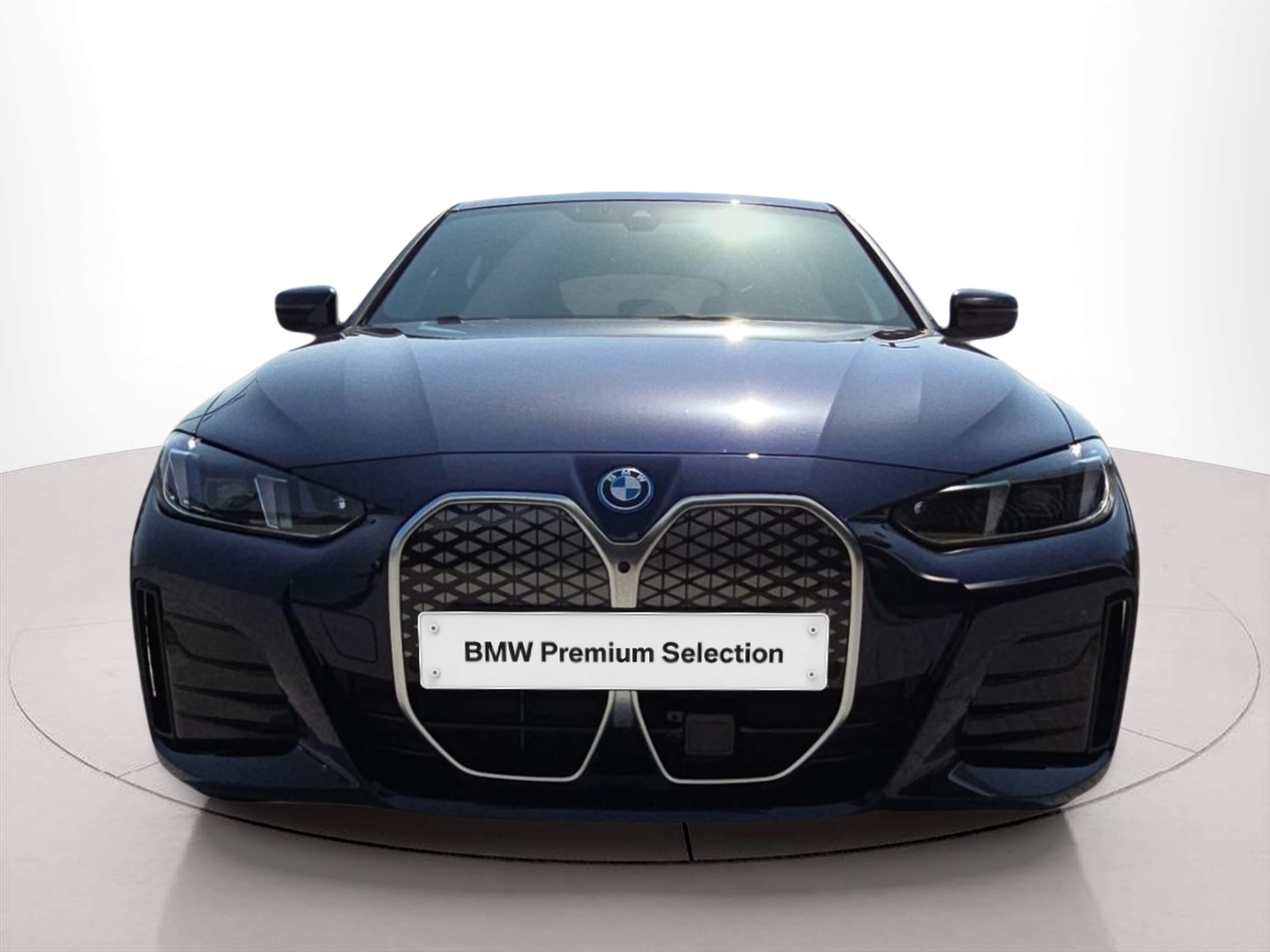 Fotos de BMW i4 i4 eDrive40 color Azul. Año 2024. 250KW(340CV). Elétrico. En concesionario MCoutinho Bomcar Coimbra de Coimbra