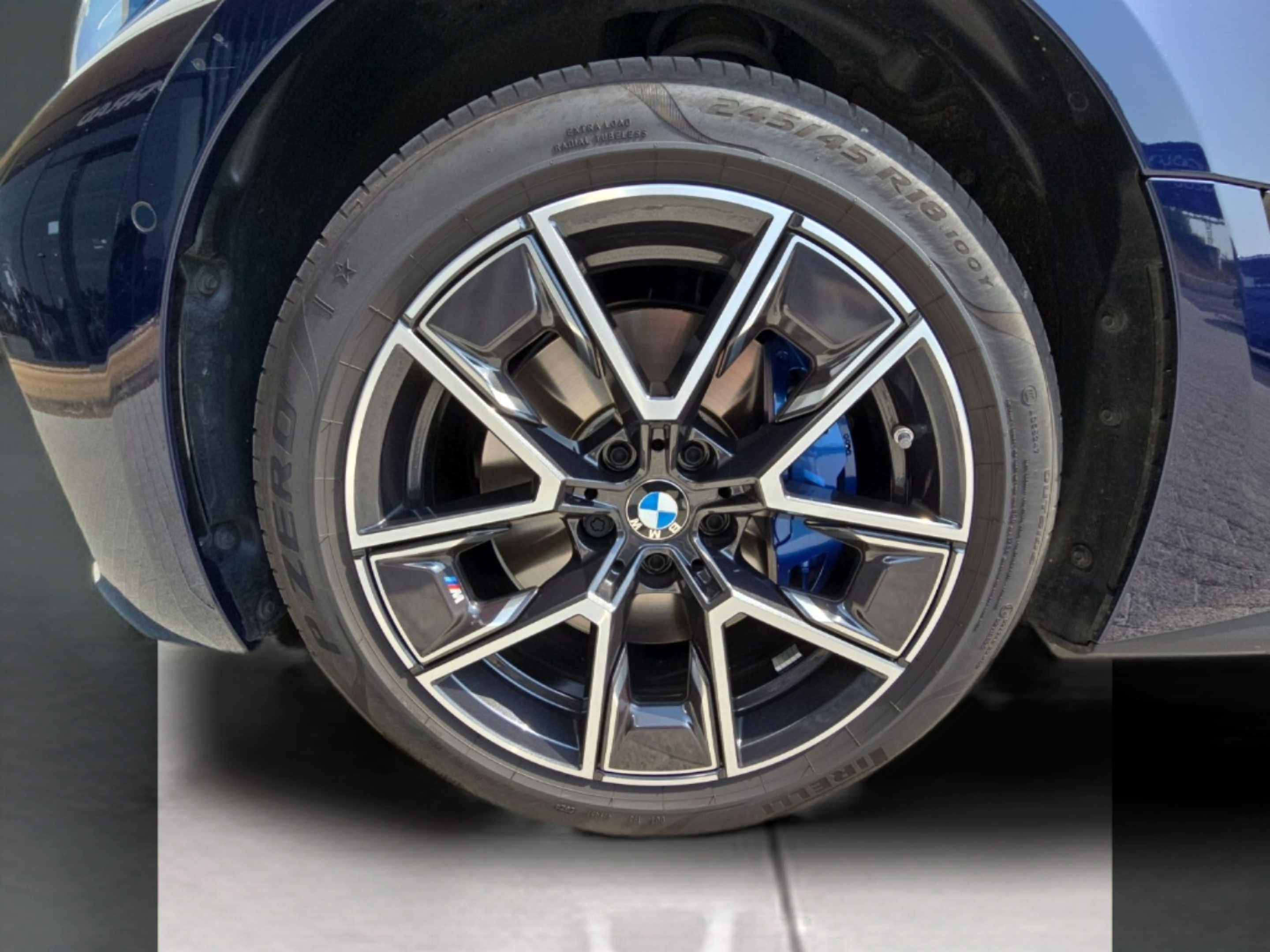 BMW i4 i4 eDrive40 color Azul. Año 2024. 250KW(340CV). Elétrico. En concesionario MCoutinho Bomcar Coimbra de Coimbra