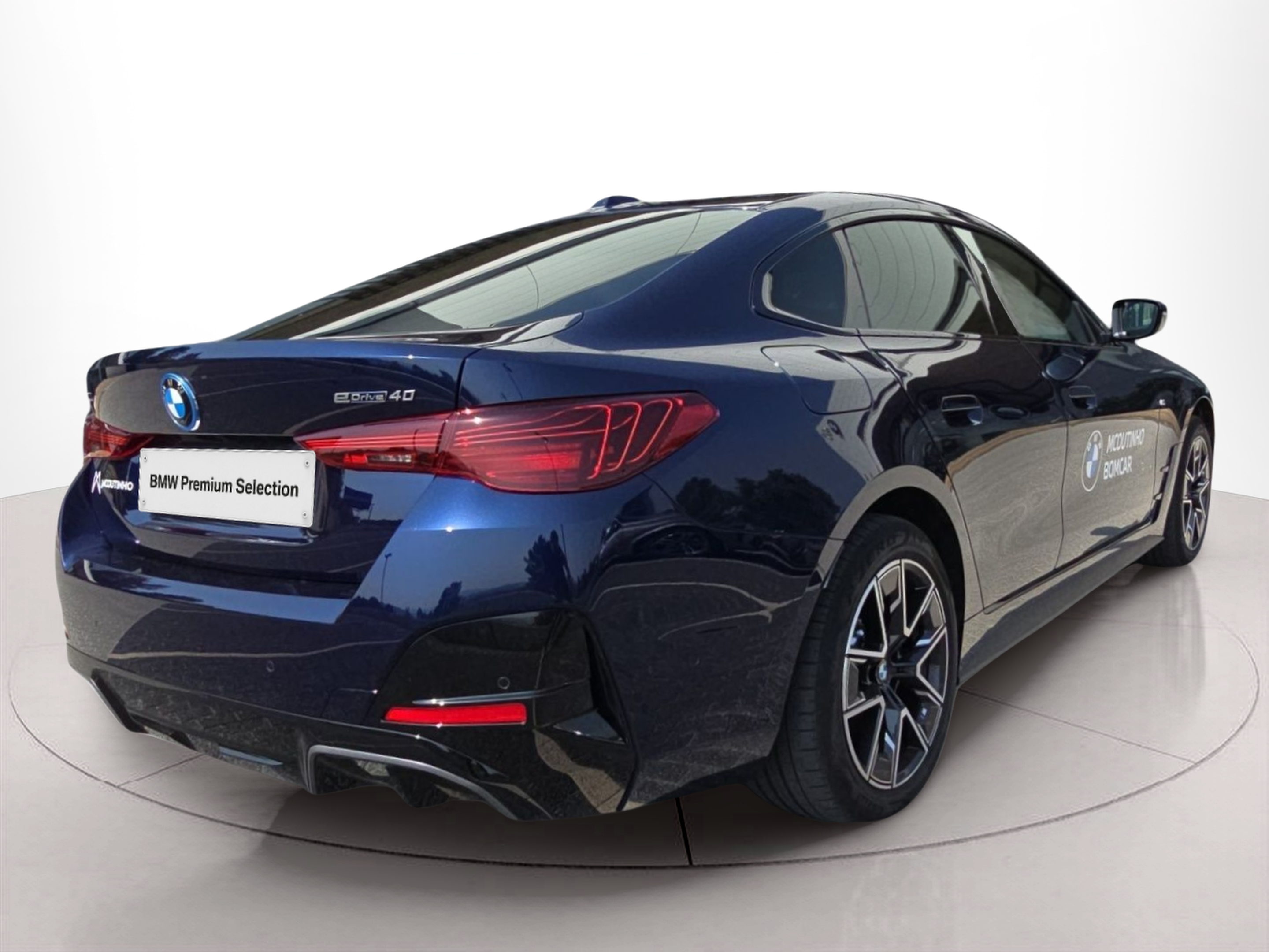 BMW i4 i4 eDrive40 color Azul. Año 2024. 250KW(340CV). Elétrico. En concesionario MCoutinho Bomcar Coimbra de Coimbra