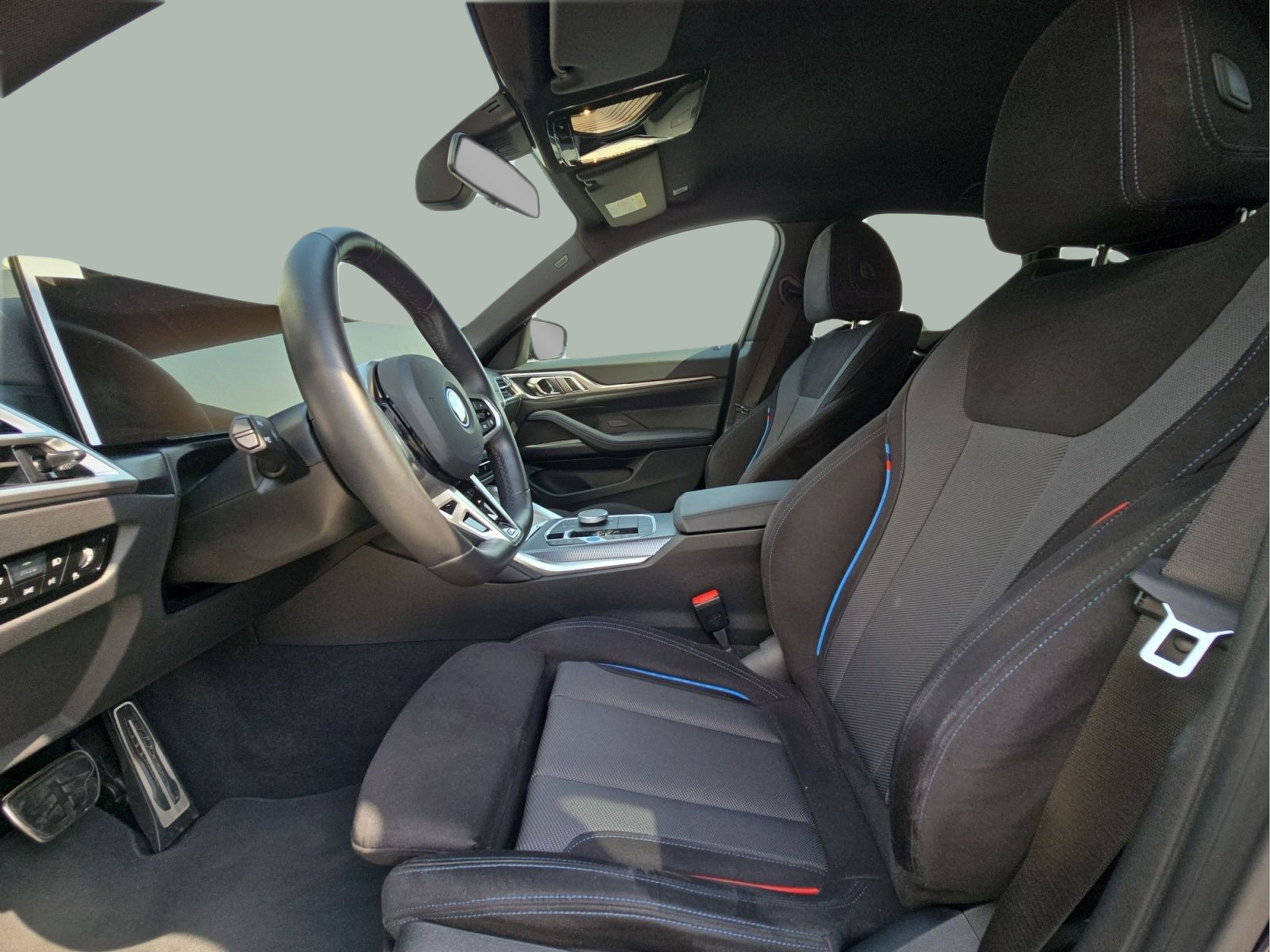 BMW i4 i4 eDrive40 color Azul. Año 2024. 250KW(340CV). Elétrico. En concesionario MCoutinho Bomcar Coimbra de Coimbra