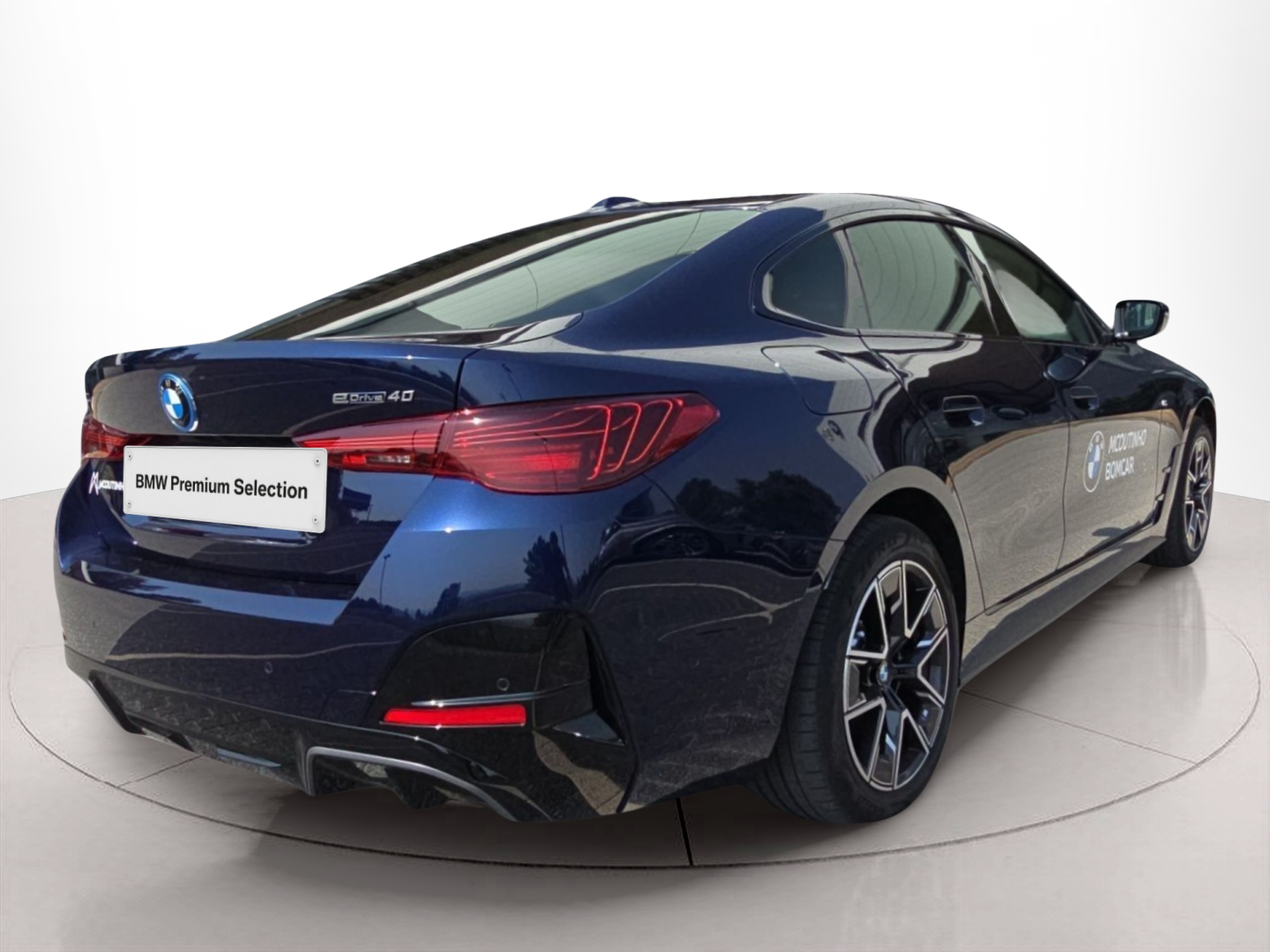 BMW i4 i4 eDrive40 color Azul. Año 2024. 250KW(340CV). Elétrico. En concesionario MCoutinho Bomcar Coimbra de Coimbra