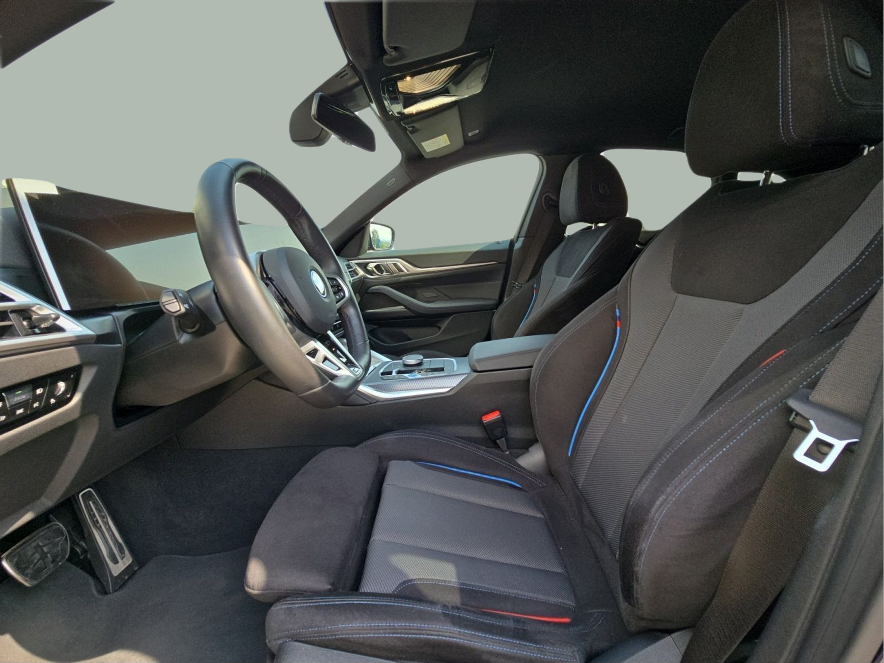 BMW i4 i4 eDrive40 color Azul. Año 2024. 250KW(340CV). Elétrico. En concesionario MCoutinho Bomcar Coimbra de Coimbra