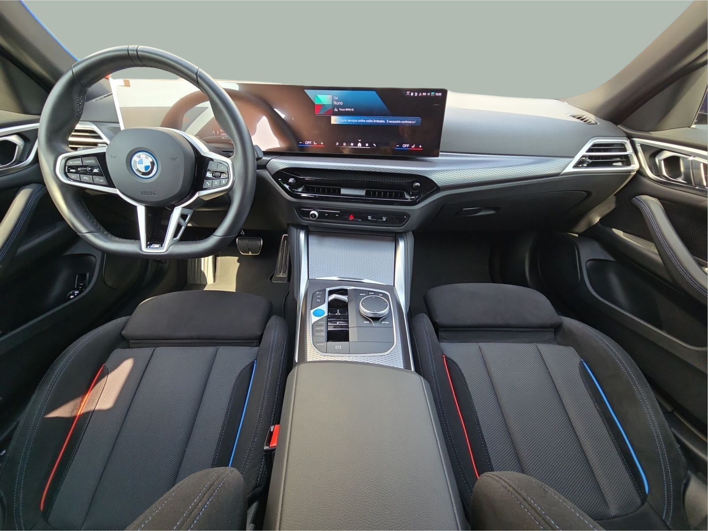 BMW i4 i4 eDrive40 color Azul. Año 2024. 250KW(340CV). Elétrico. En concesionario MCoutinho Bomcar Coimbra de Coimbra