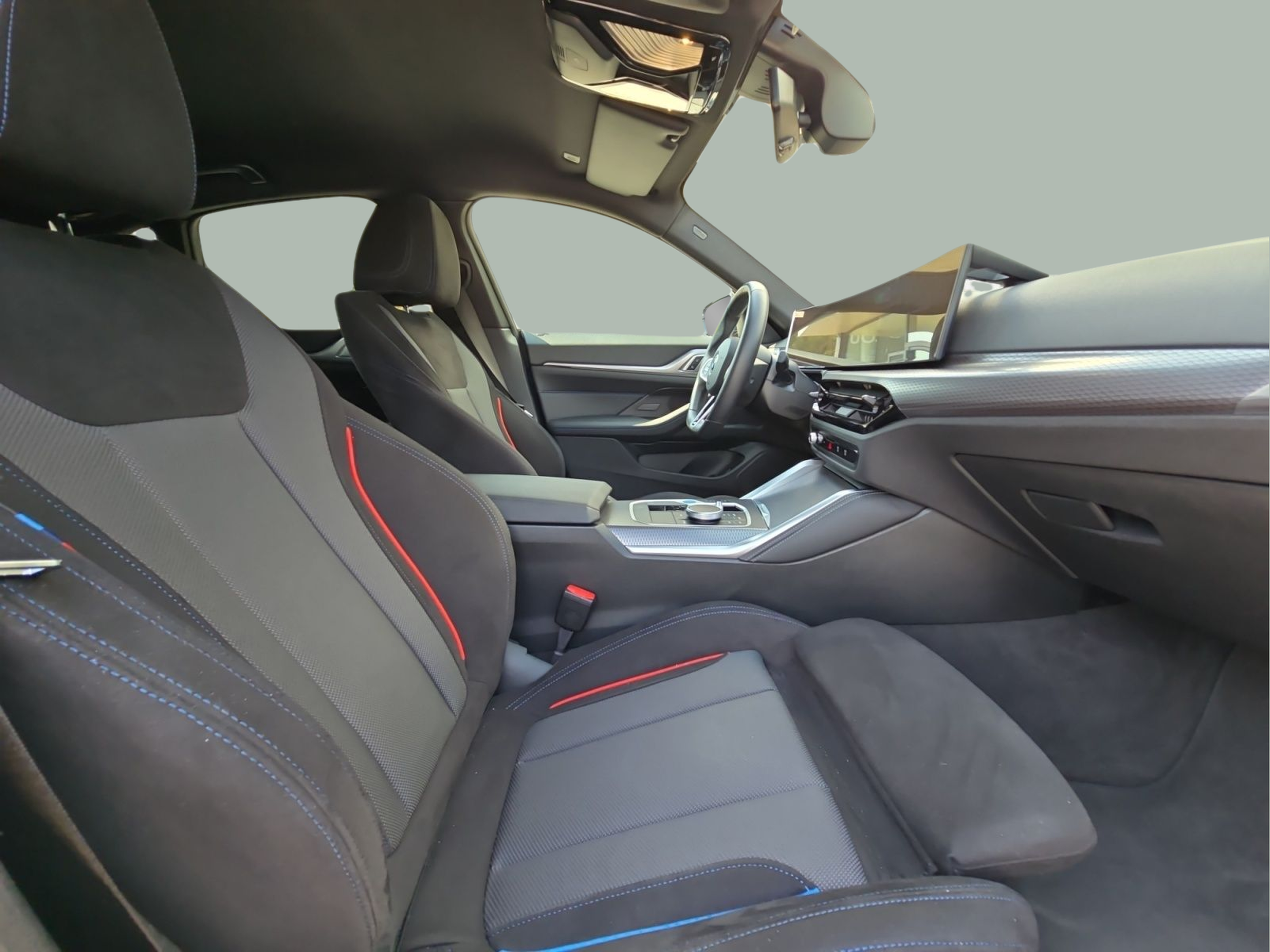 BMW i4 i4 eDrive40 color Azul. Año 2024. 250KW(340CV). Elétrico. En concesionario MCoutinho Bomcar Coimbra de Coimbra