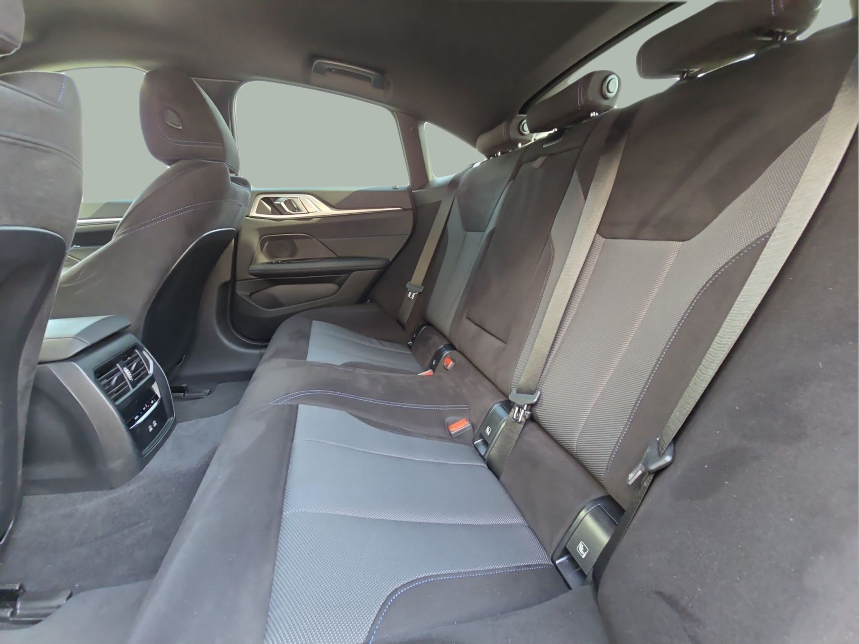 BMW i4 i4 eDrive40 color Azul. Año 2024. 250KW(340CV). Elétrico. En concesionario MCoutinho Bomcar Coimbra de Coimbra