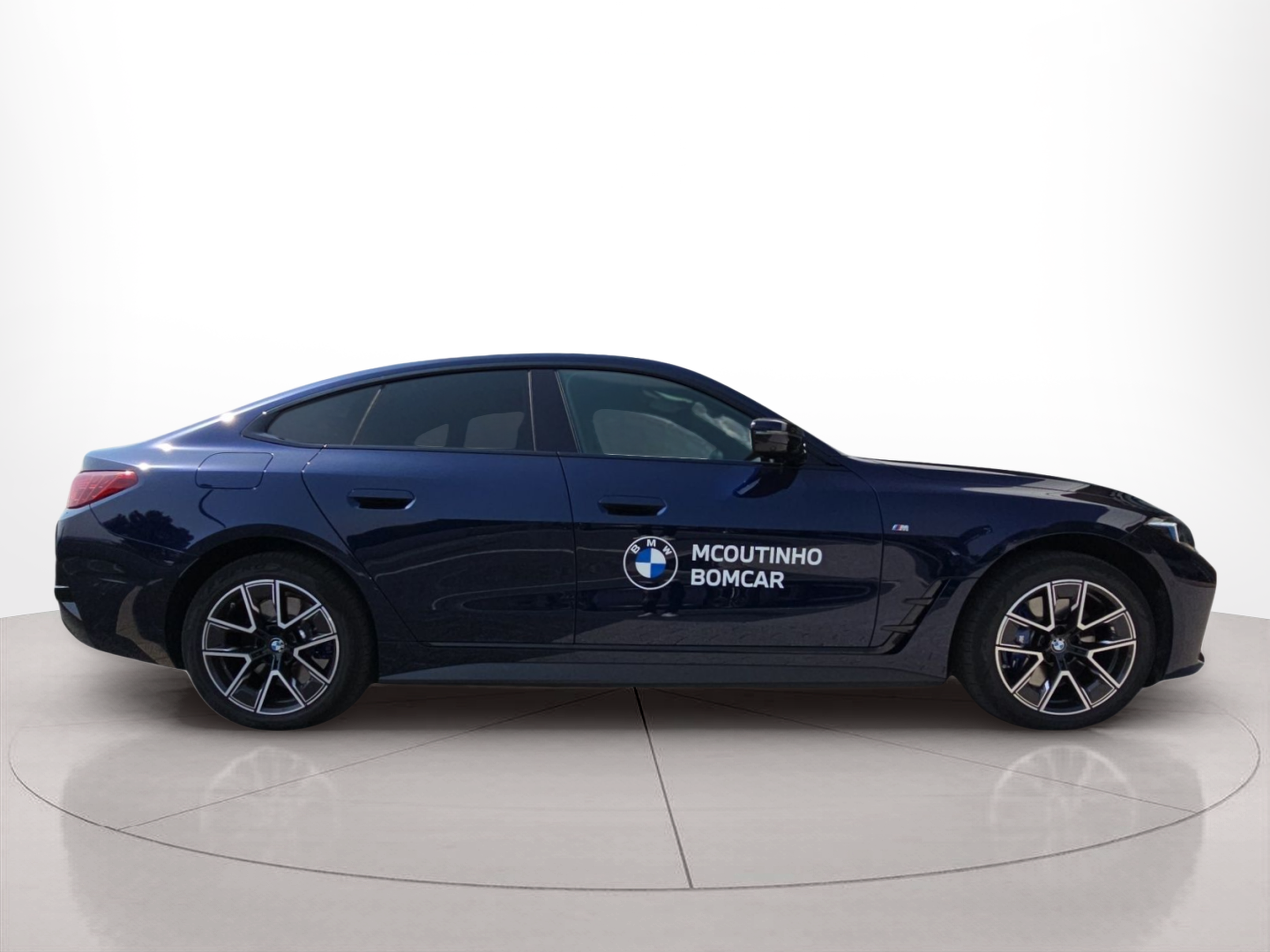 BMW i4 i4 eDrive40 color Azul. Año 2024. 250KW(340CV). Elétrico. En concesionario MCoutinho Bomcar Coimbra de Coimbra