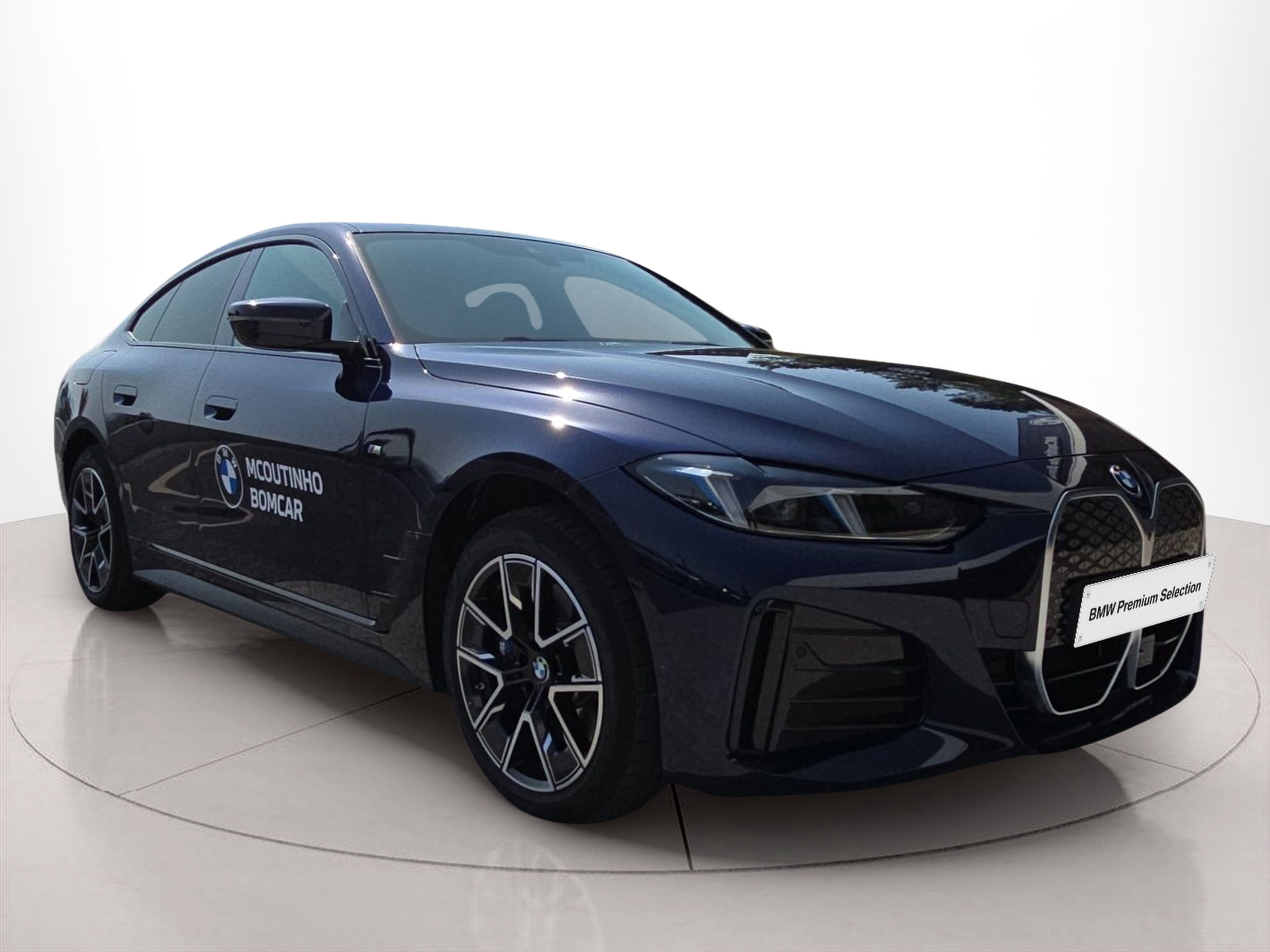 BMW i4 i4 eDrive40 color Azul. Año 2024. 250KW(340CV). Elétrico. En concesionario MCoutinho Bomcar Coimbra de Coimbra