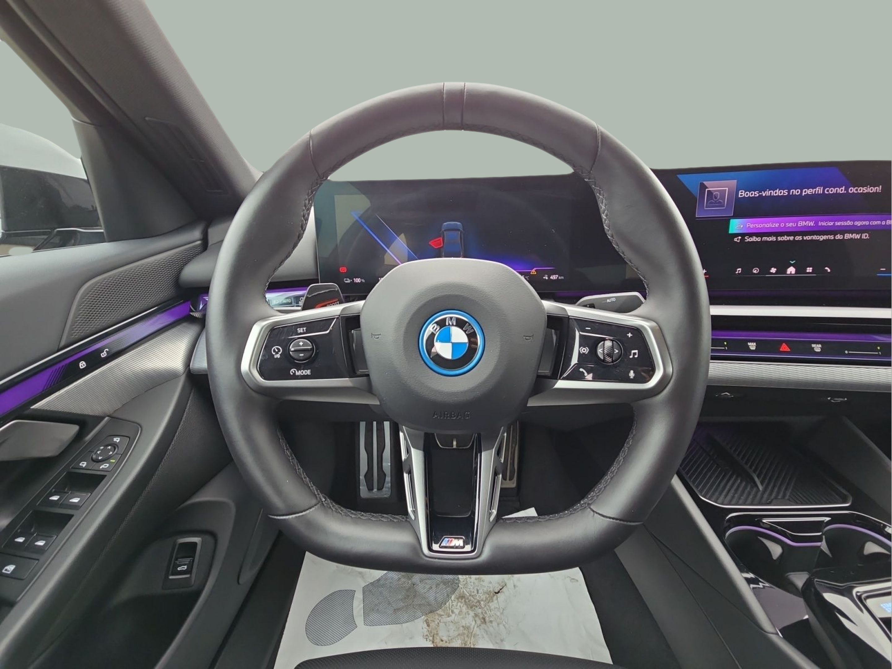 BMW i5 eDrive40 color Gris. Año 2024. 250KW(340CV). Elétrico. En concesionario MCoutinho Bomcar Leiria de Leiria