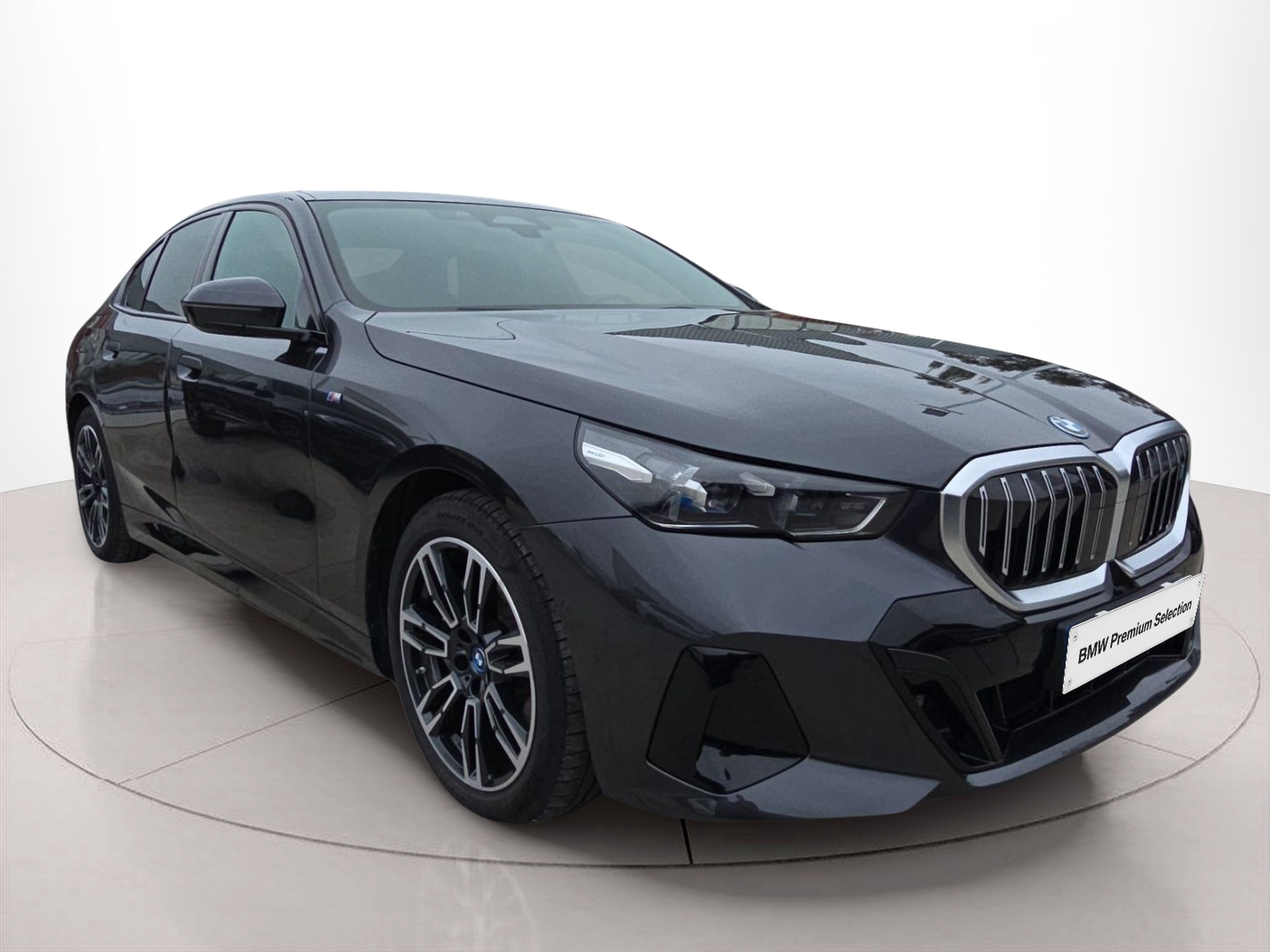 BMW i5 eDrive40 color Gris. Año 2024. 250KW(340CV). Elétrico. En concesionario MCoutinho Bomcar Leiria de Leiria
