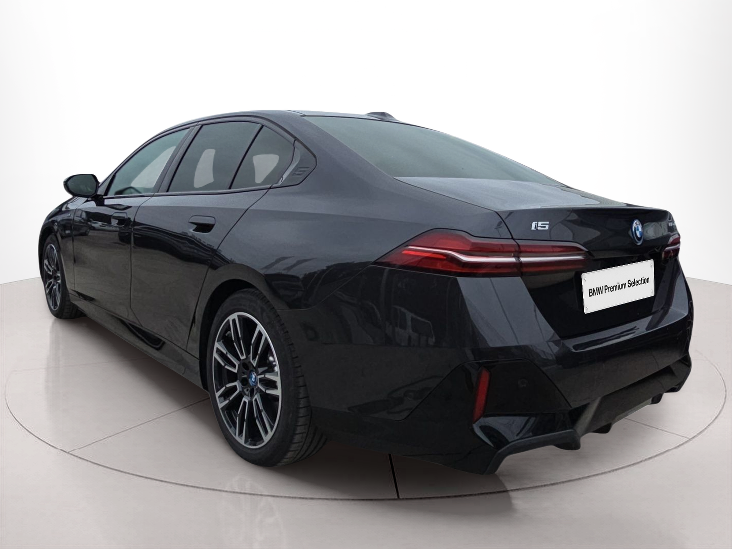 BMW i5 eDrive40 color Gris. Año 2024. 250KW(340CV). Elétrico. En concesionario MCoutinho Bomcar Leiria de Leiria