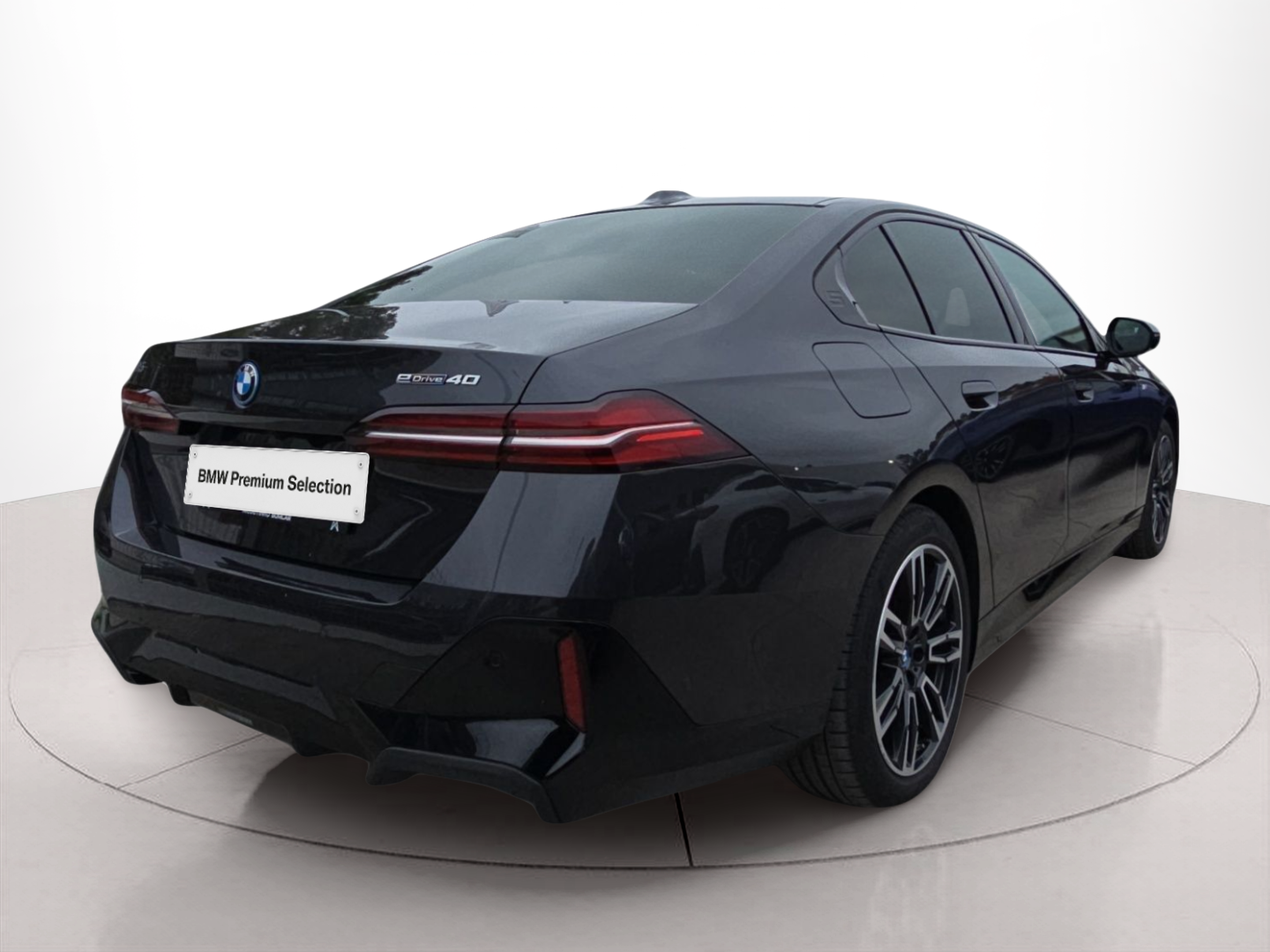 BMW i5 eDrive40 color Gris. Año 2024. 250KW(340CV). Elétrico. En concesionario MCoutinho Bomcar Leiria de Leiria