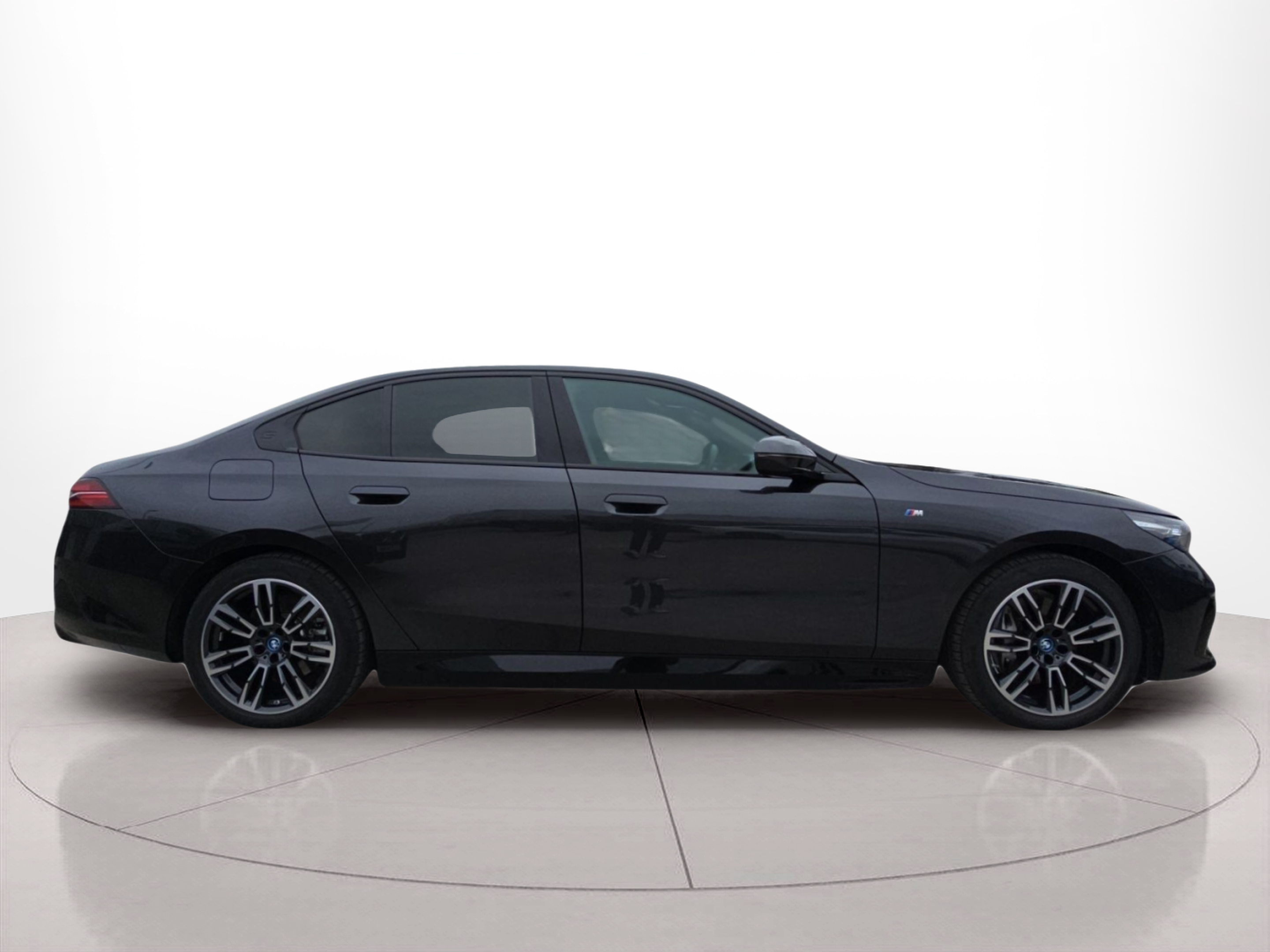 BMW i5 eDrive40 color Gris. Año 2024. 250KW(340CV). Elétrico. En concesionario MCoutinho Bomcar Leiria de Leiria