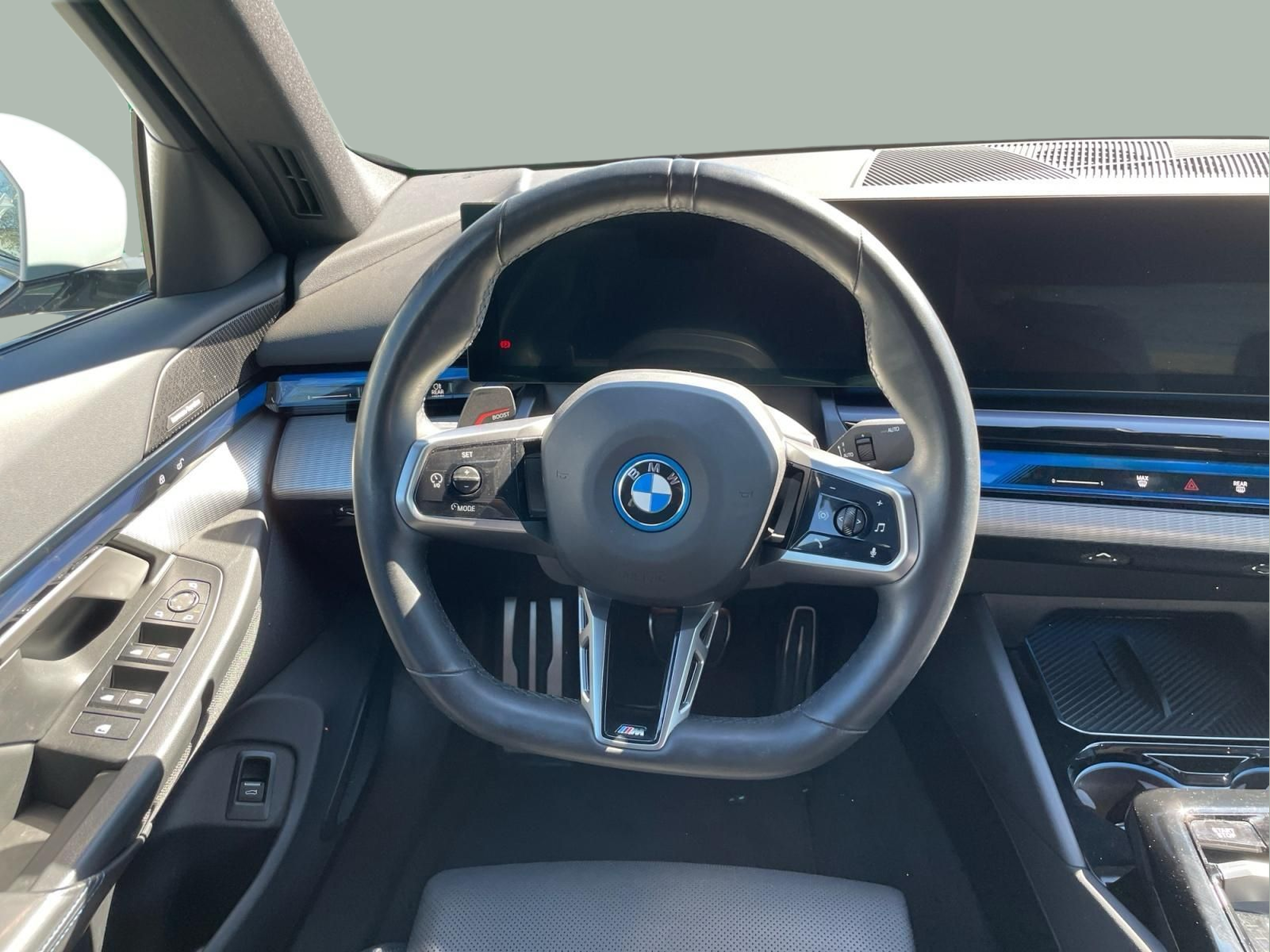 BMW i5 eDrive40 color Gris. Año 2024. 250KW(340CV). Elétrico. En concesionario MCoutinho - Viseu de Viseu