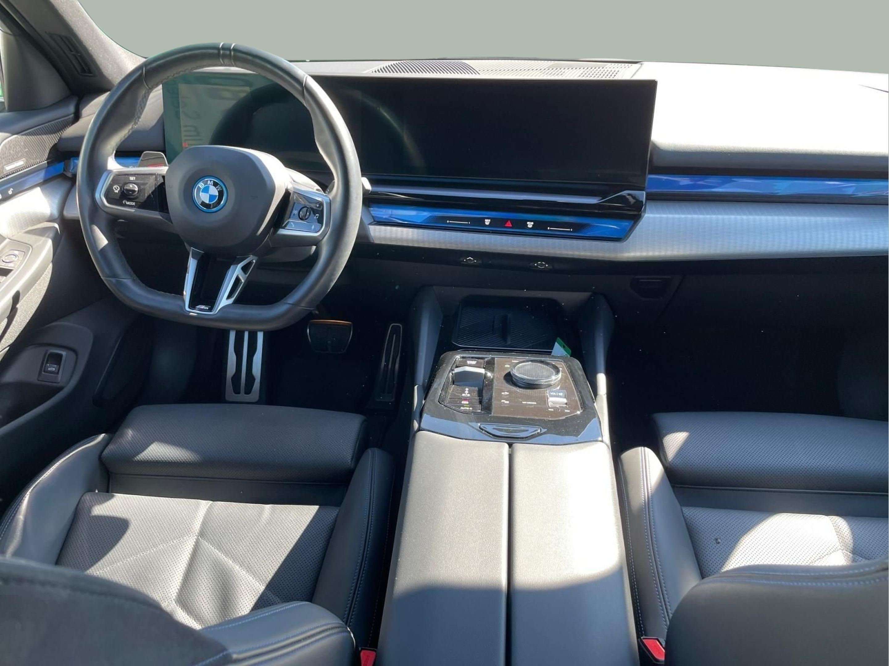 BMW i5 eDrive40 color Gris. Año 2024. 250KW(340CV). Elétrico. En concesionario MCoutinho - Viseu de Viseu