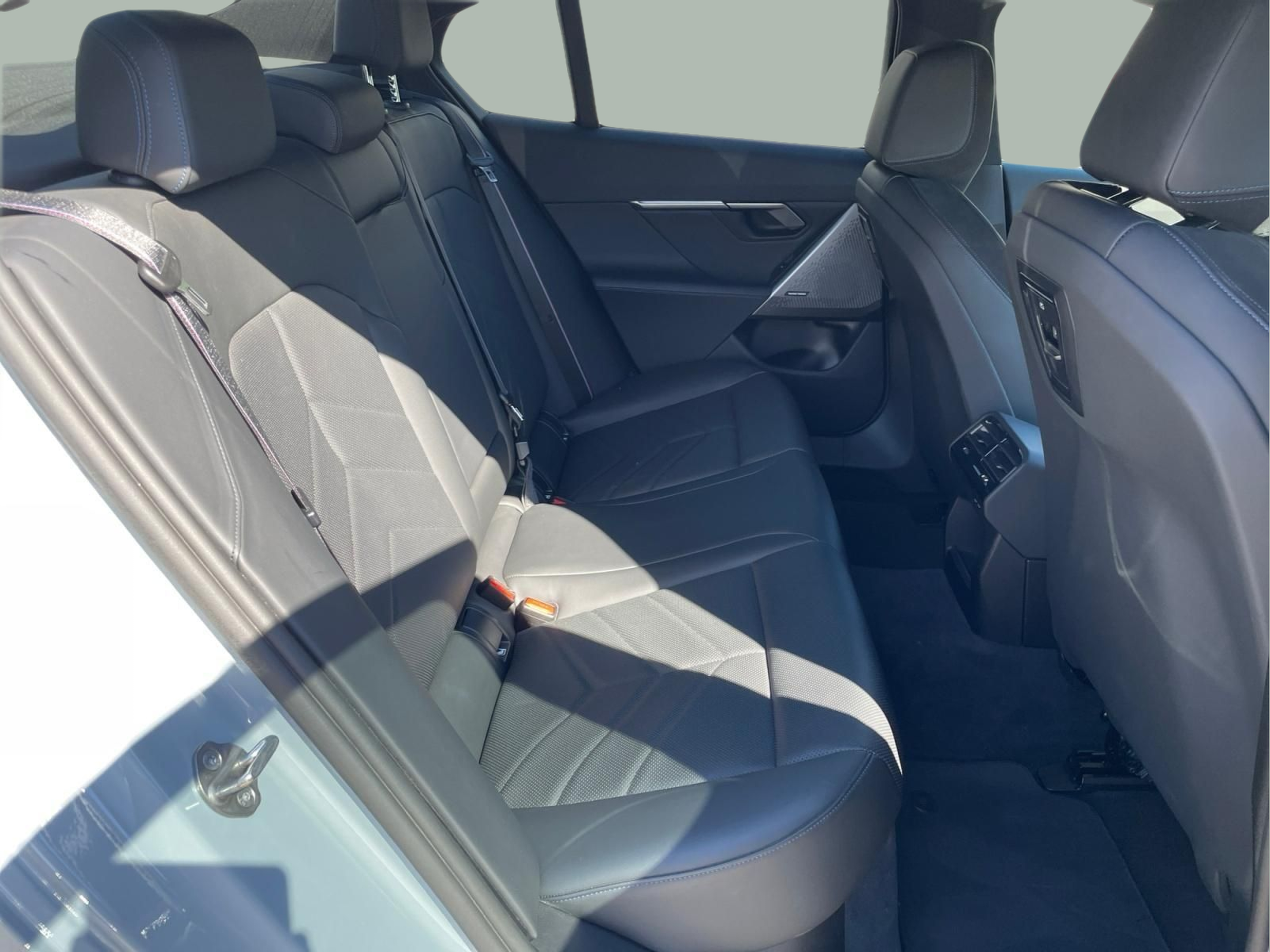 BMW i5 eDrive40 color Gris. Año 2024. 250KW(340CV). Elétrico. En concesionario MCoutinho - Viseu de Viseu