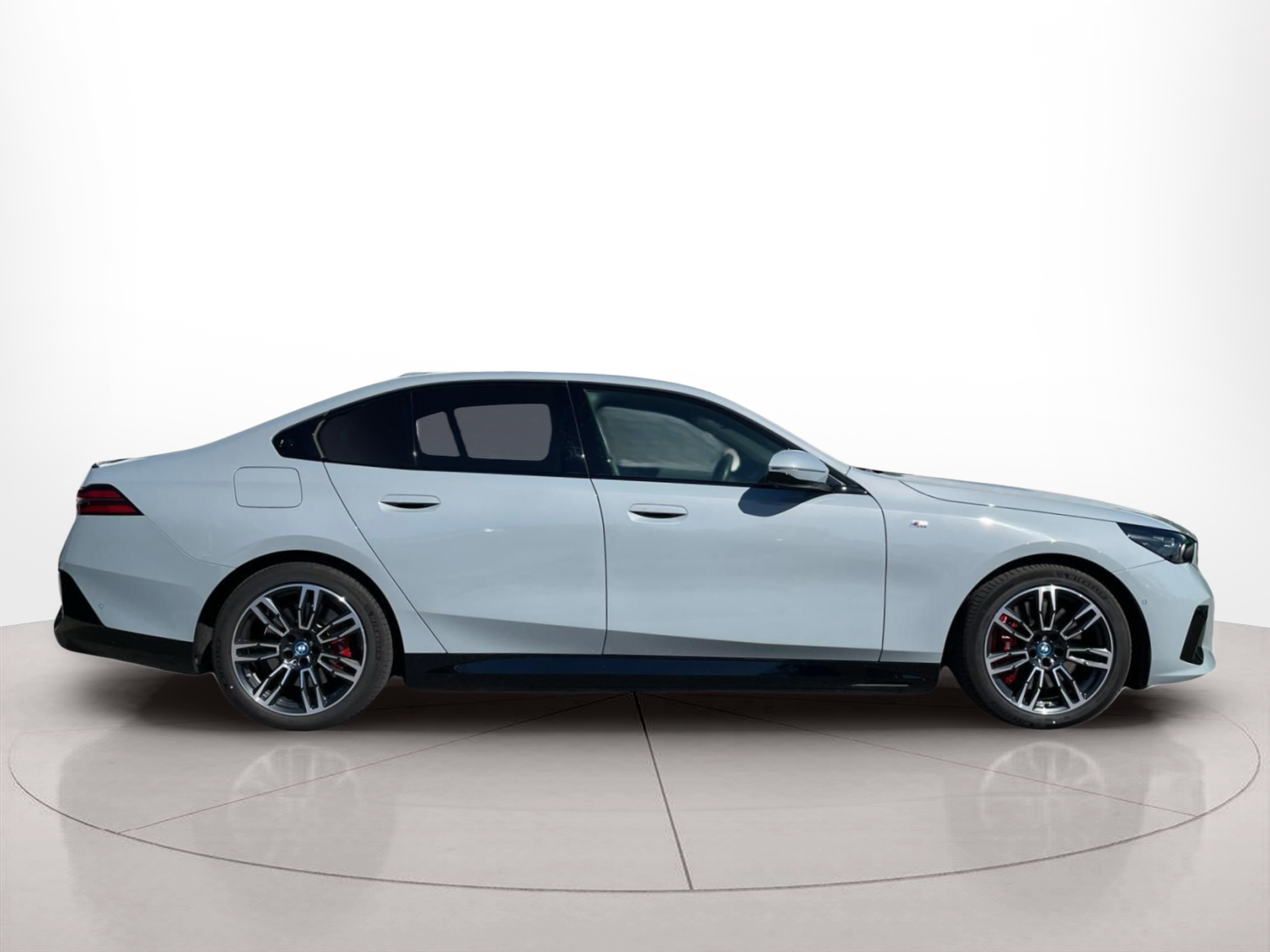 Fotos de BMW i5 eDrive40 color Gris. Año 2024. 250KW(340CV). Elétrico. En concesionario MCoutinho - Viseu de Viseu