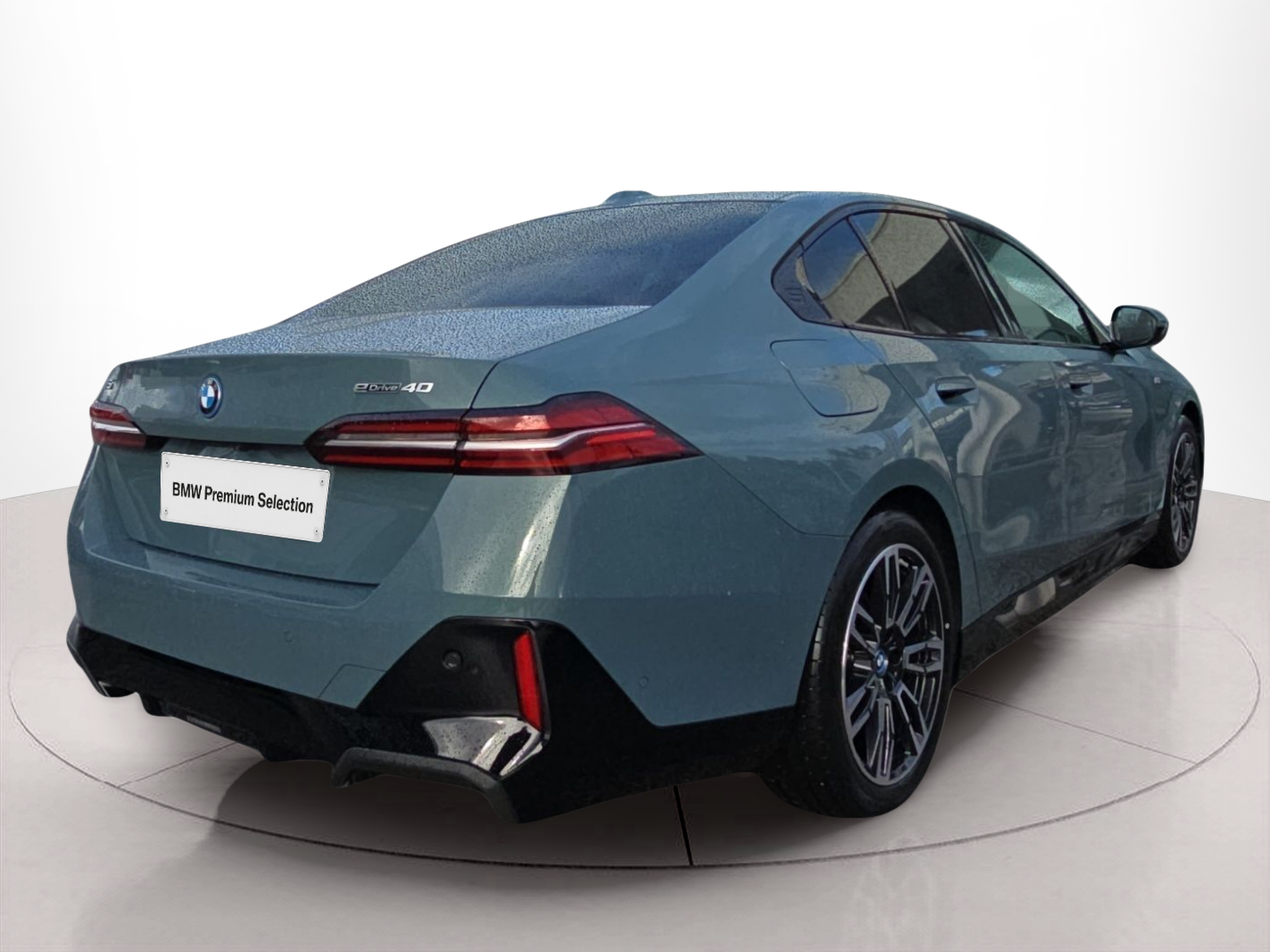 BMW i5 eDrive40 color Verde. Año 2026. 250KW(340CV). Elétrico. En concesionario MCoutinho Bomcar Leiria de Leiria