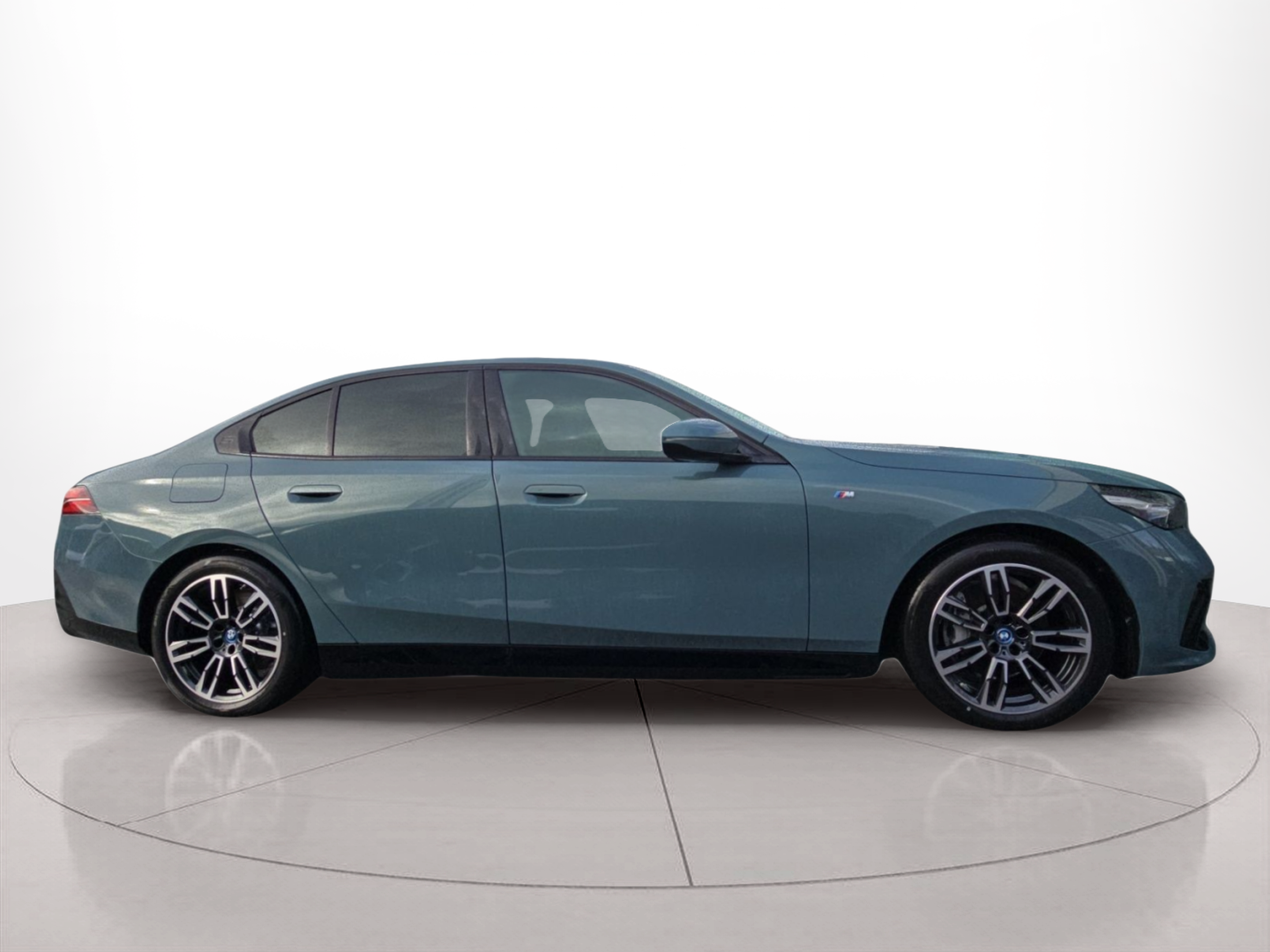 BMW i5 eDrive40 color Verde. Año 2026. 250KW(340CV). Elétrico. En concesionario MCoutinho Bomcar Leiria de Leiria