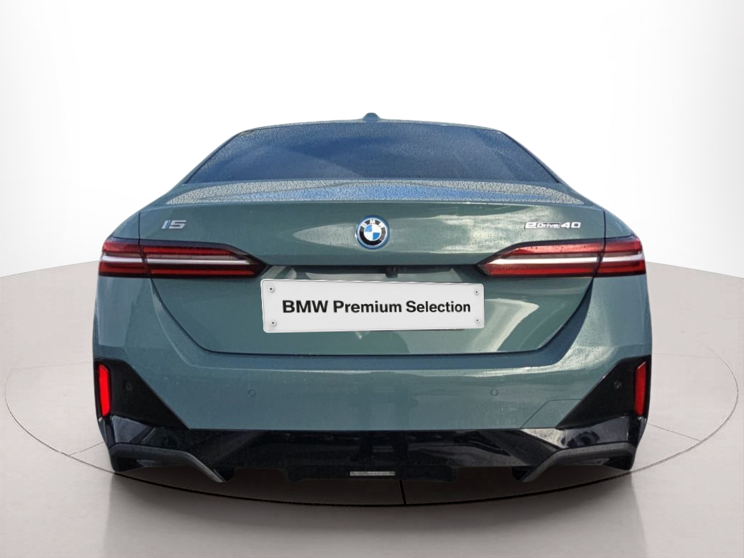 BMW i5 eDrive40 color Verde. Año 2026. 250KW(340CV). Elétrico. En concesionario MCoutinho Bomcar Leiria de Leiria