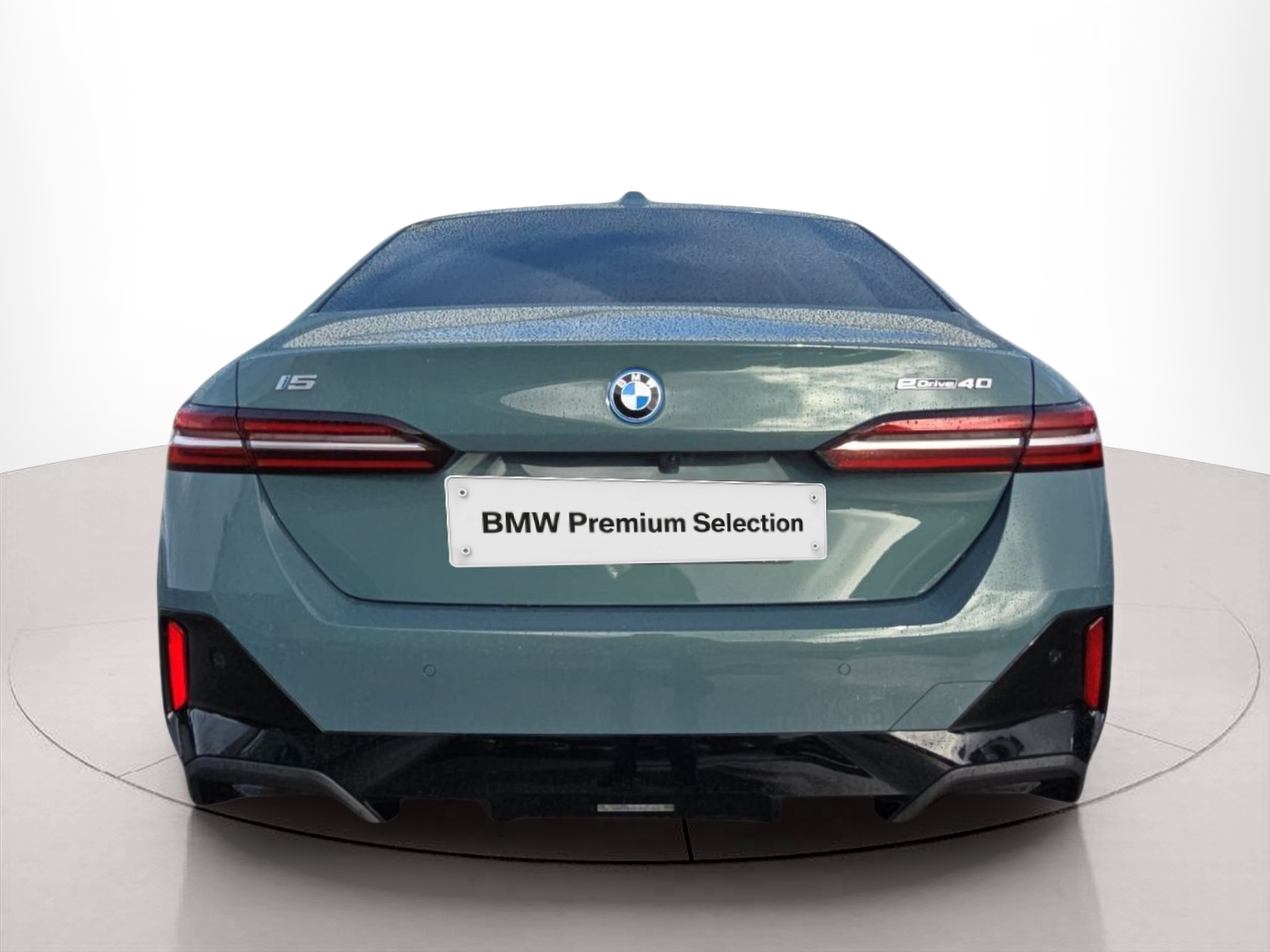 BMW i5 eDrive40 color Verde. Año 2026. 250KW(340CV). Elétrico. En concesionario MCoutinho Bomcar Leiria de Leiria