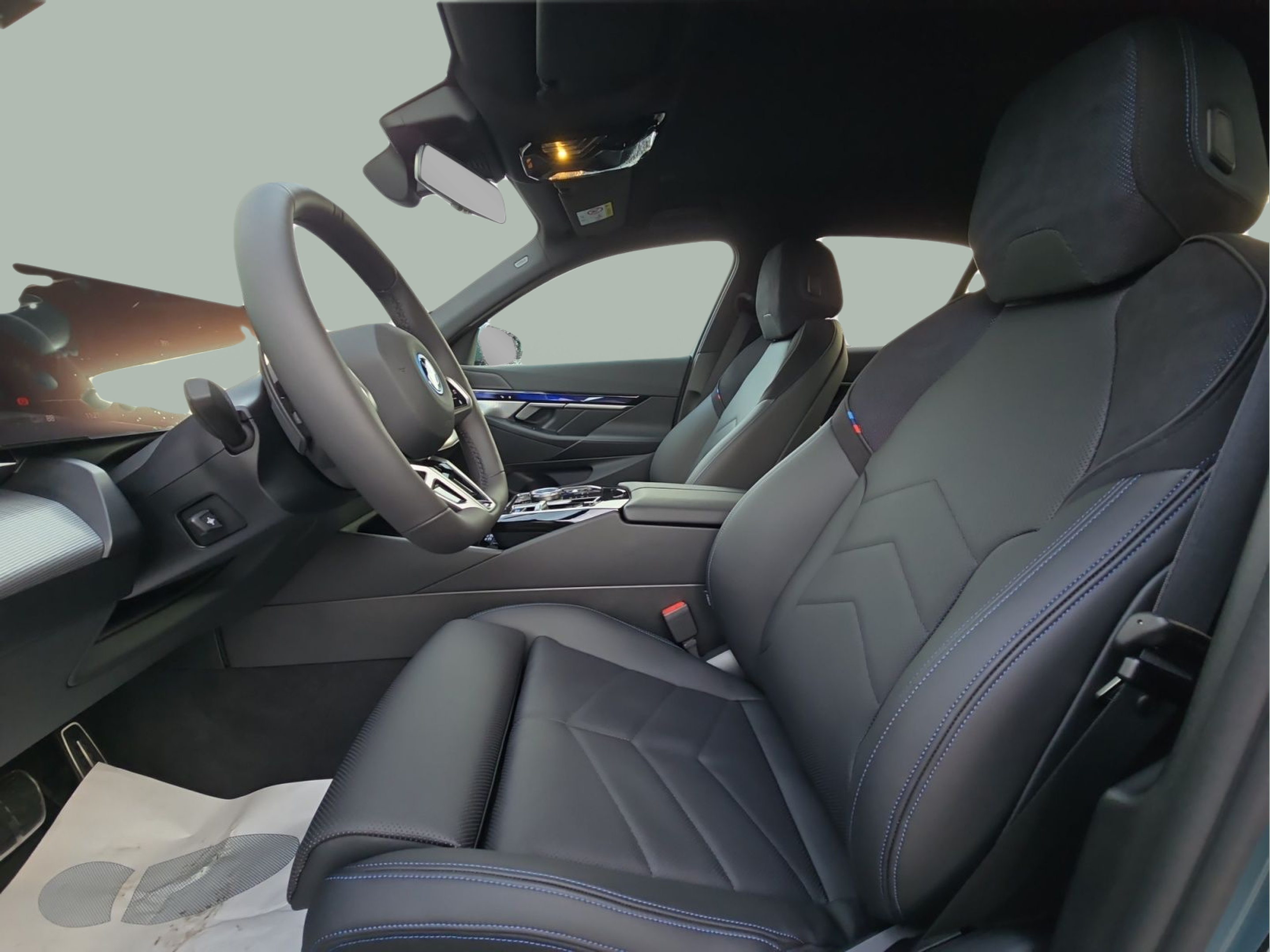 BMW i5 eDrive40 color Verde. Año 2026. 250KW(340CV). Elétrico. En concesionario MCoutinho Bomcar Leiria de Leiria