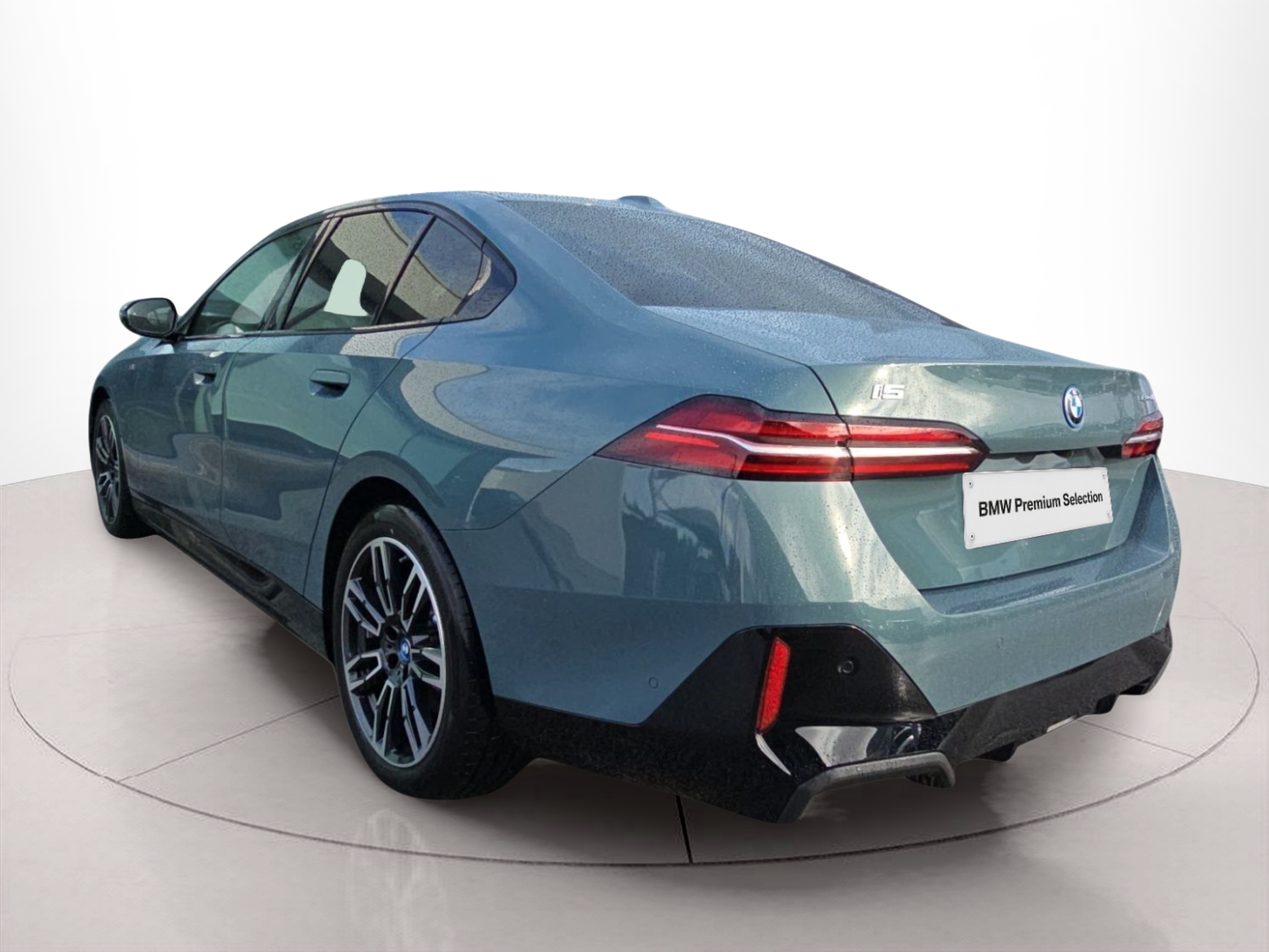 BMW i5 eDrive40 color Verde. Año 2026. 250KW(340CV). Elétrico. En concesionario MCoutinho Bomcar Leiria de Leiria