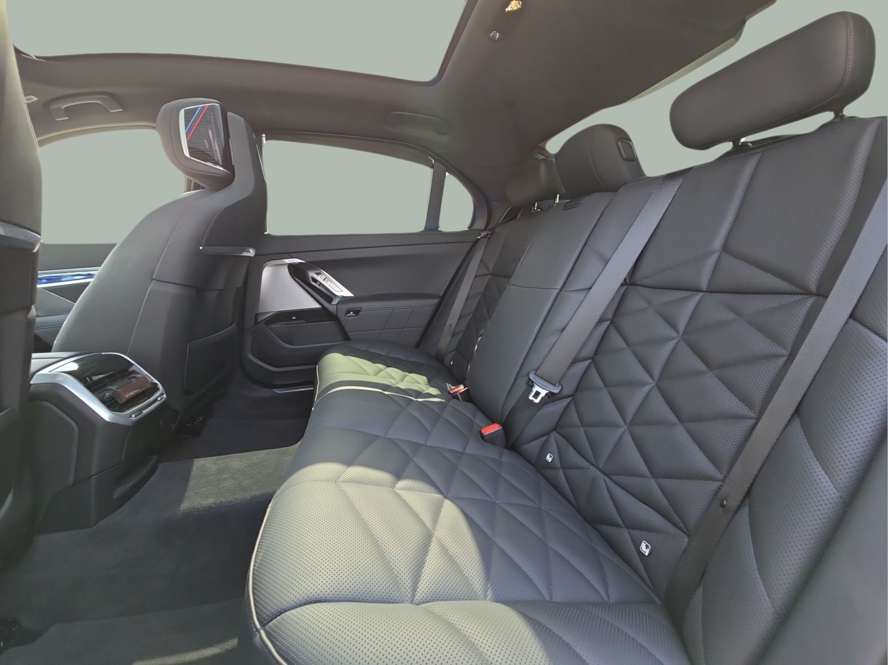 BMW I7 xDrive50 color Negro. Año 2024. 335KW(455CV). Elétrico. En concesionario MCoutinho Bomcar Coimbra de Coimbra