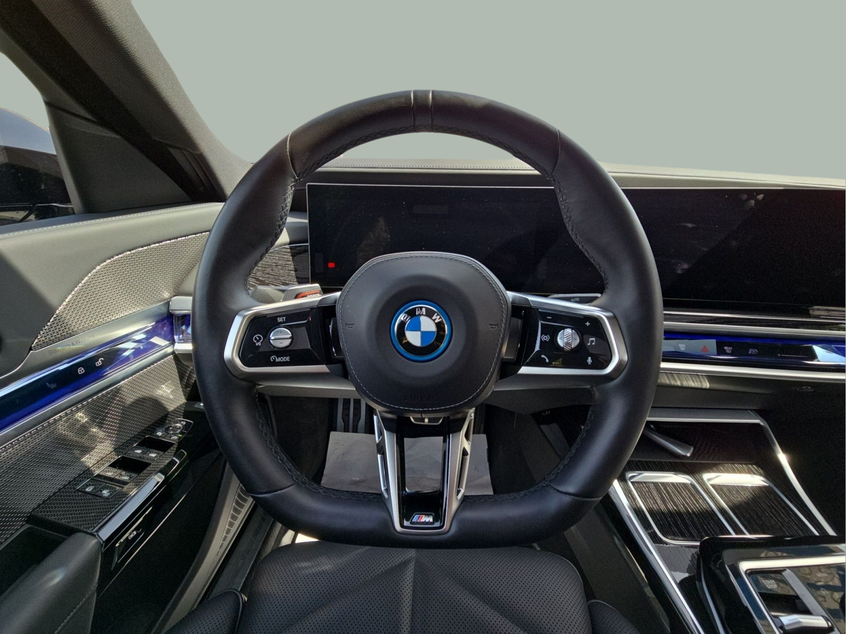 BMW I7 xDrive50 color Negro. Año 2024. 335KW(455CV). Elétrico. En concesionario MCoutinho Bomcar Coimbra de Coimbra