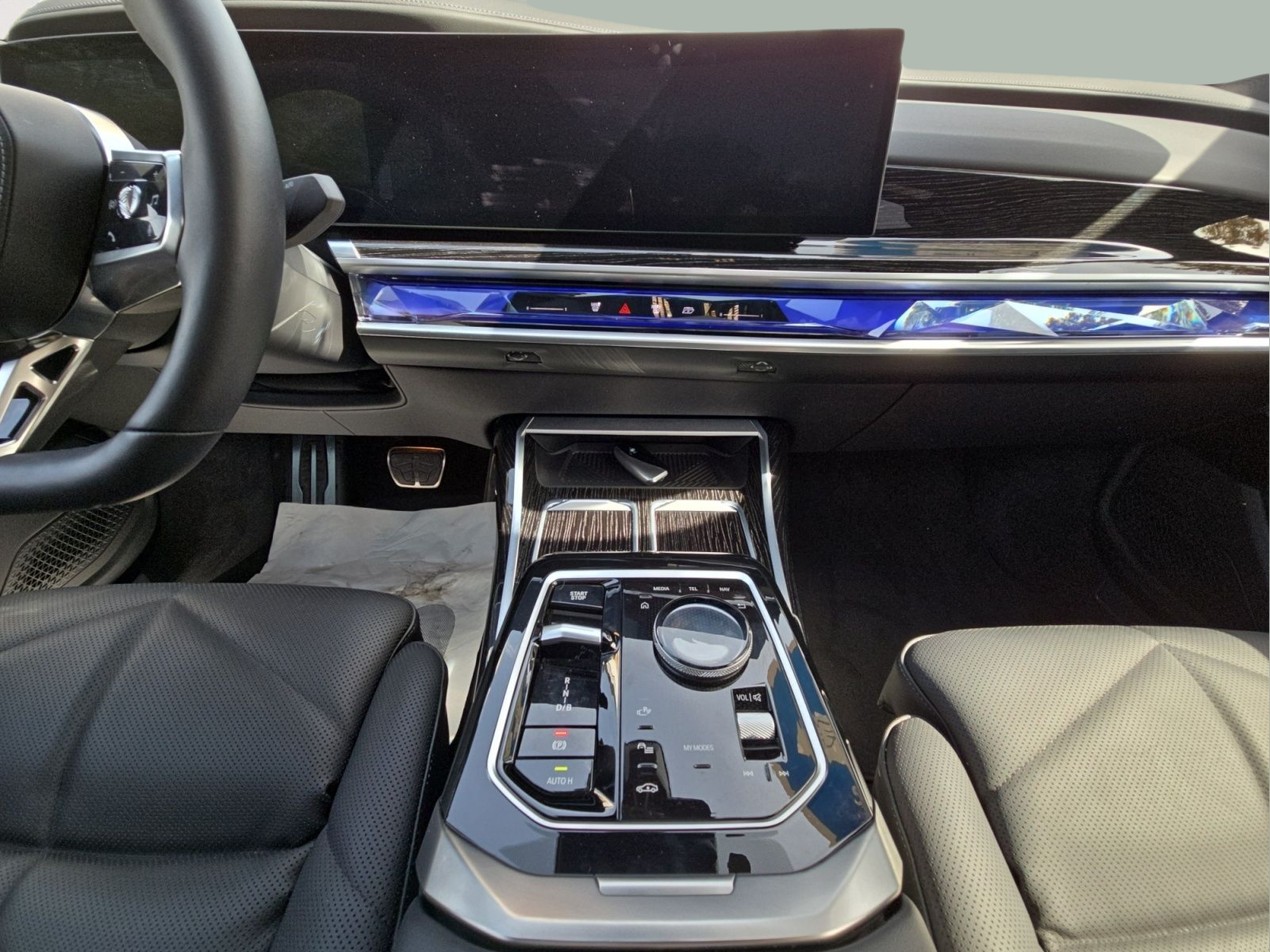 BMW I7 xDrive50 color Negro. Año 2024. 335KW(455CV). Elétrico. En concesionario MCoutinho Bomcar Coimbra de Coimbra