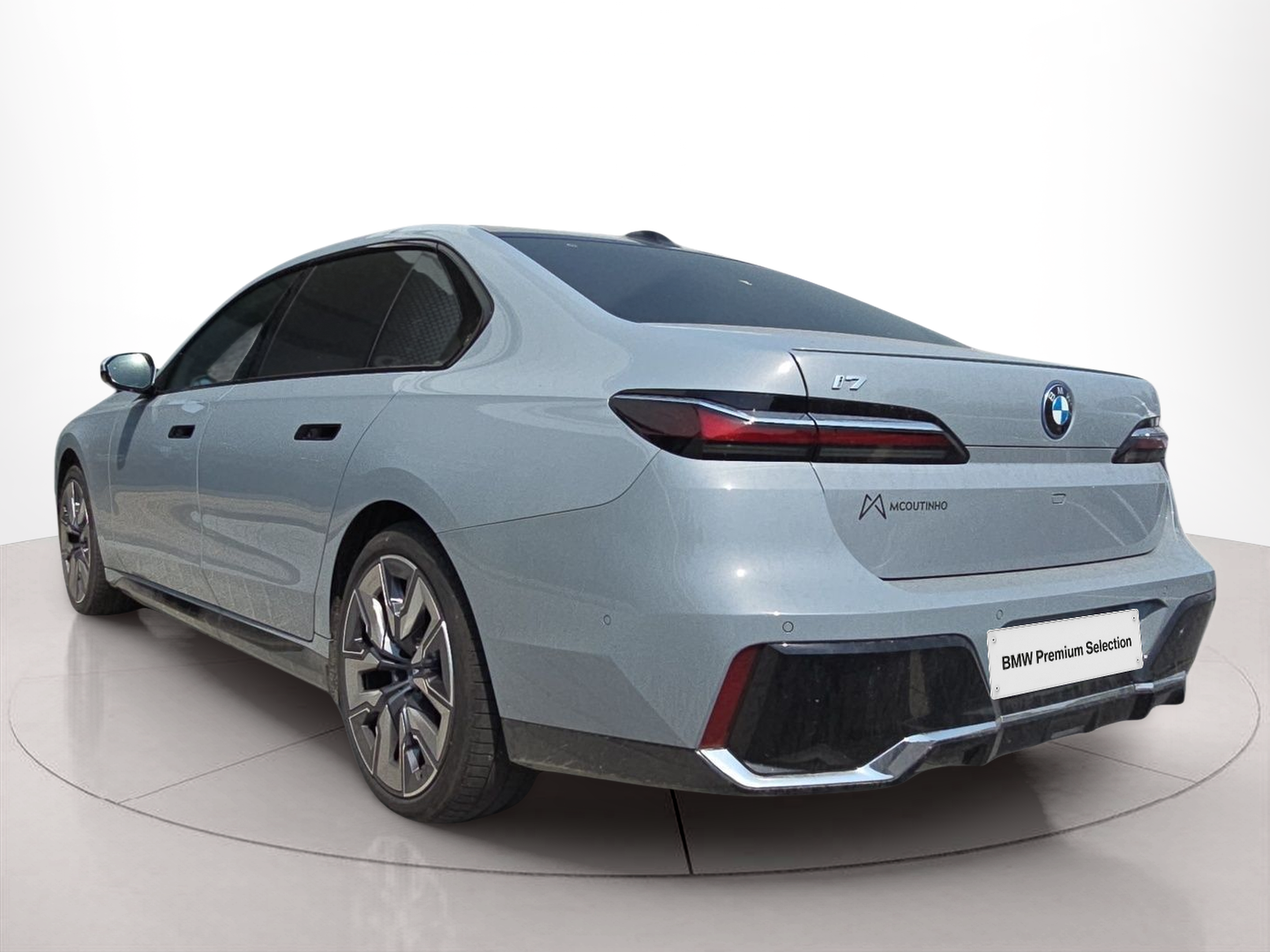 BMW I7 xDrive60 color Gris. Año 2025. 400KW(544CV). Elétrico. En concesionario MCoutinho Bomcar Coimbra de Coimbra